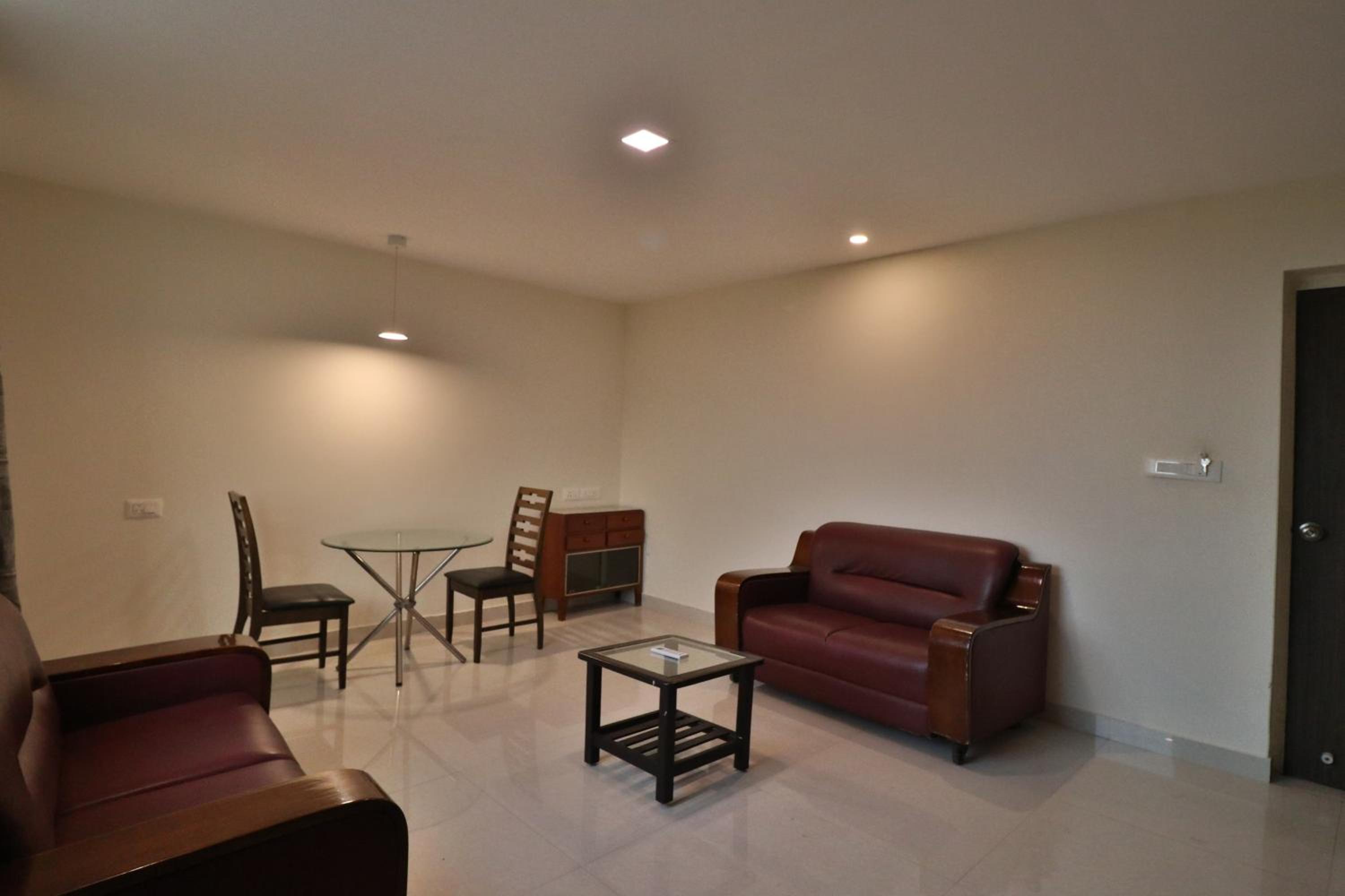 Executive Suite - Photo 7