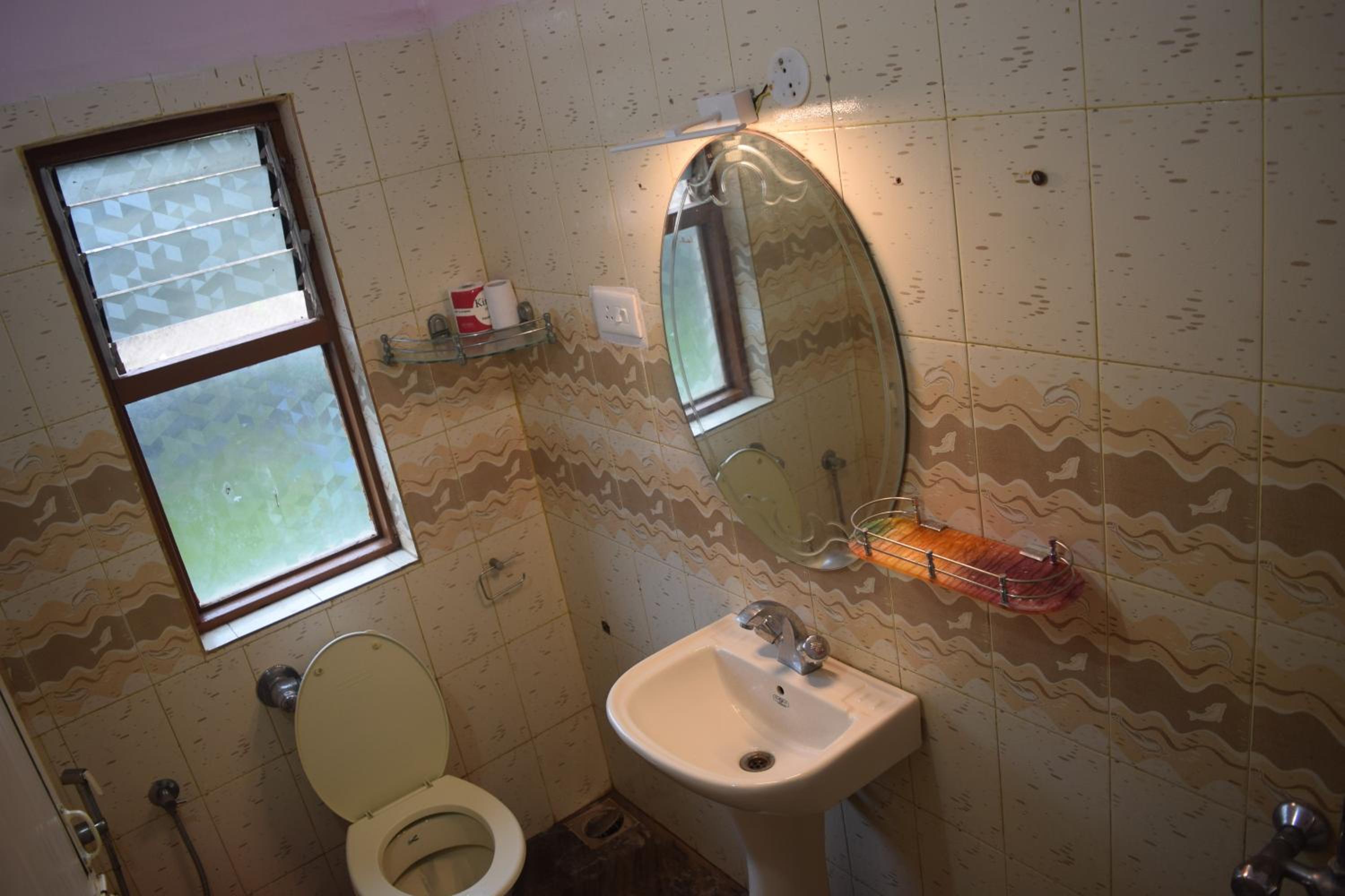 Deluxe Double Room with Balcony - Photo 5