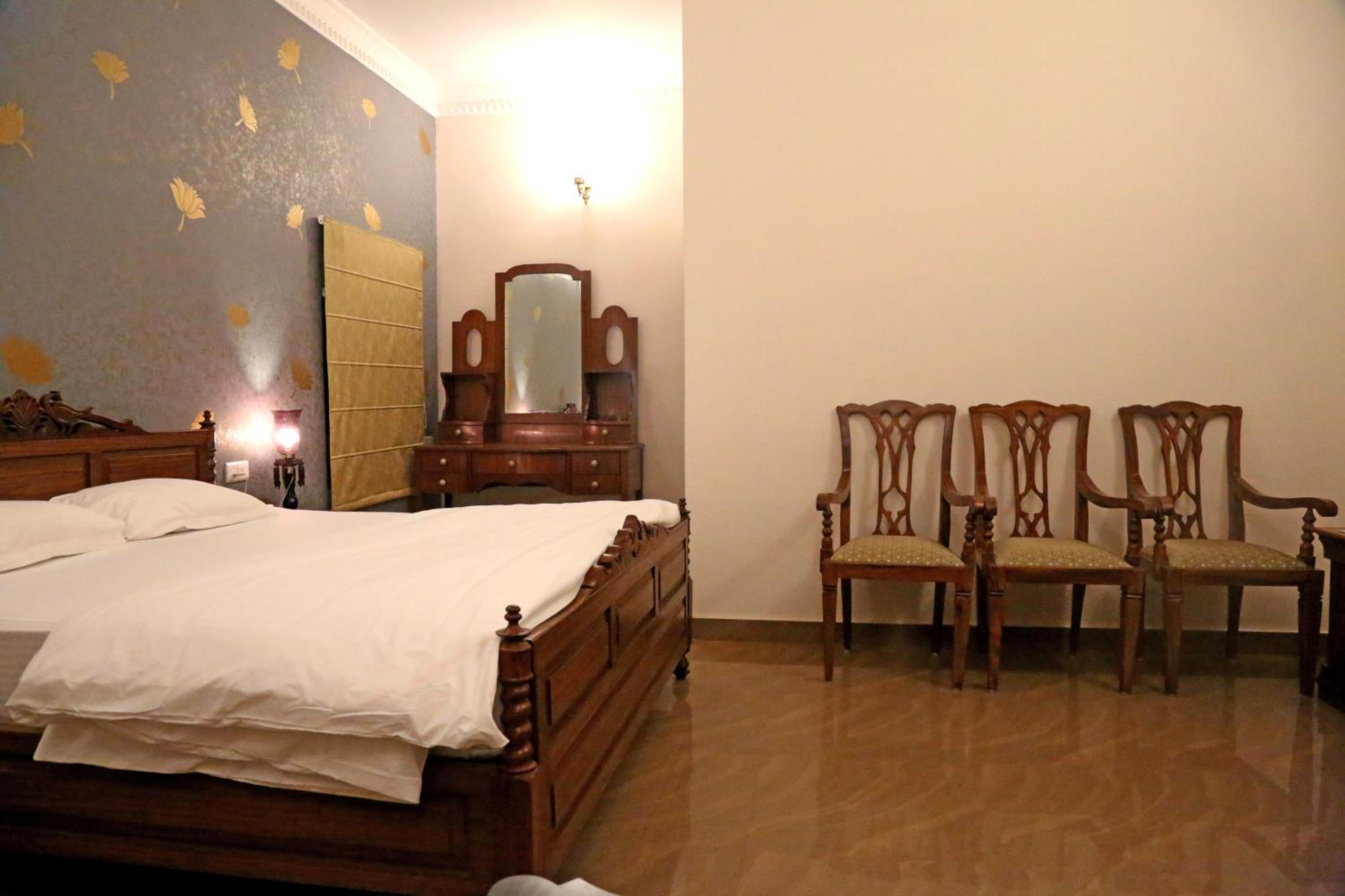 Deluxe King Suite - Photo 4