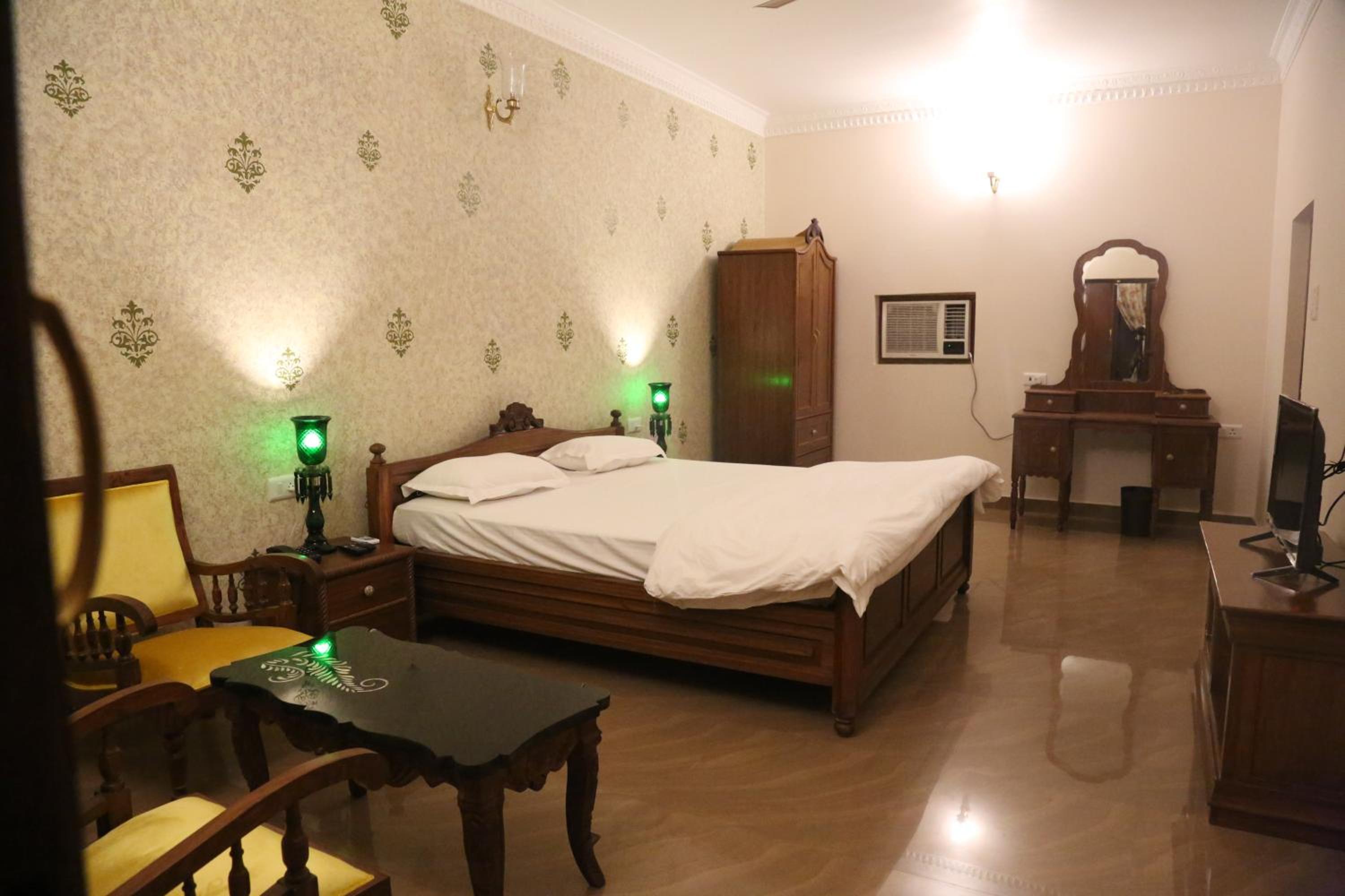 Deluxe Suite - Photo 8