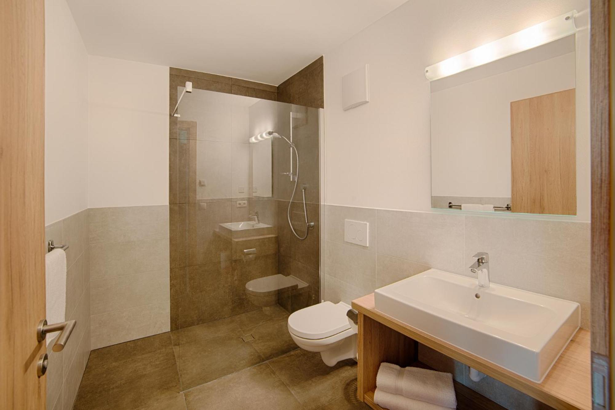 Double Room with Balcony (2 Adults + 1 Child) photo 3
