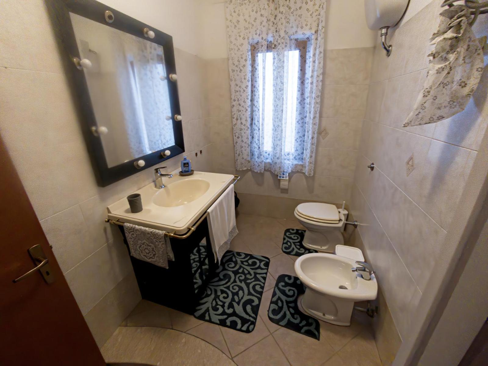 Apartment with Sea View - Photo 15