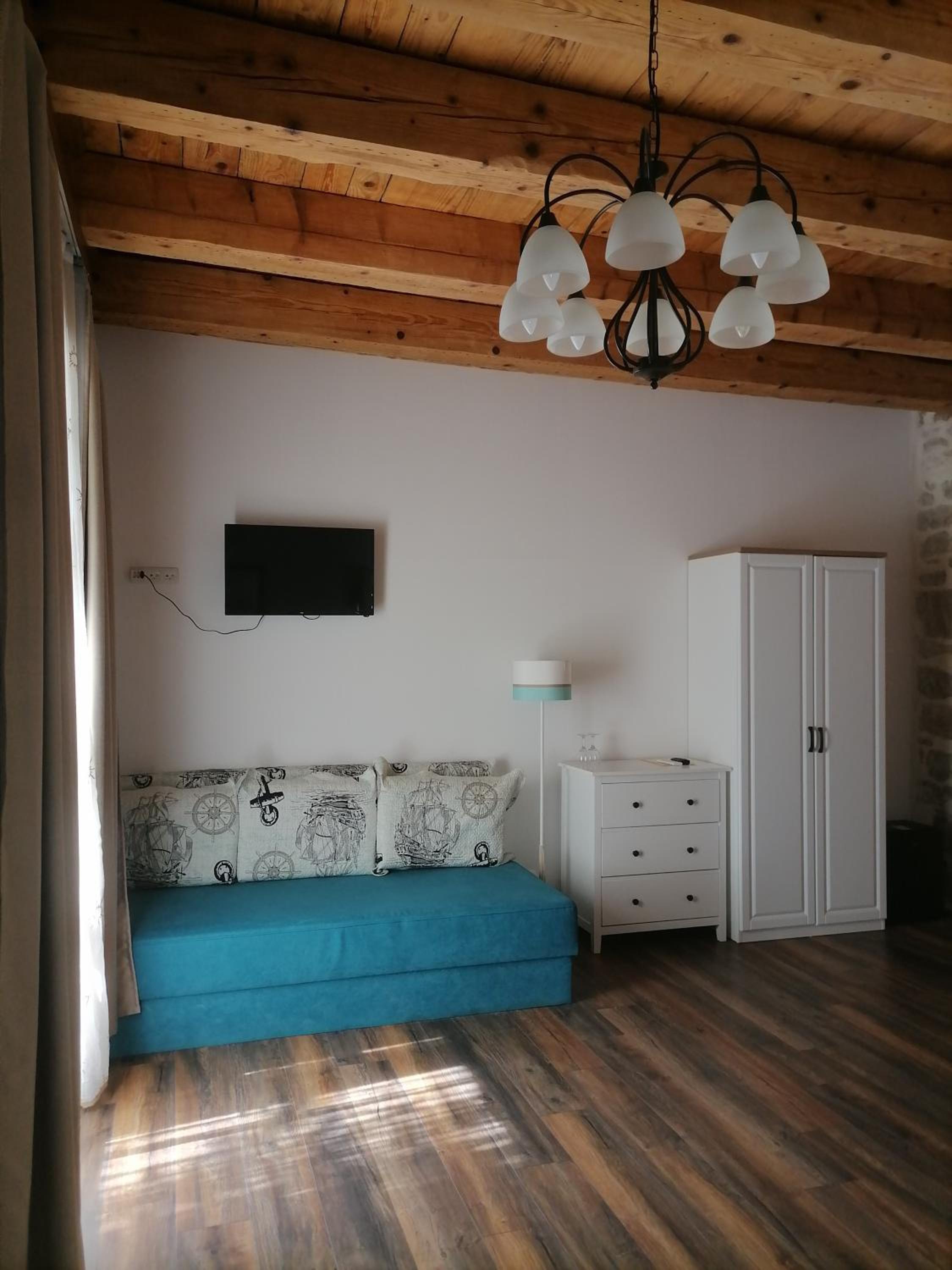 Standard Triple Room with Sea View - Photo 4