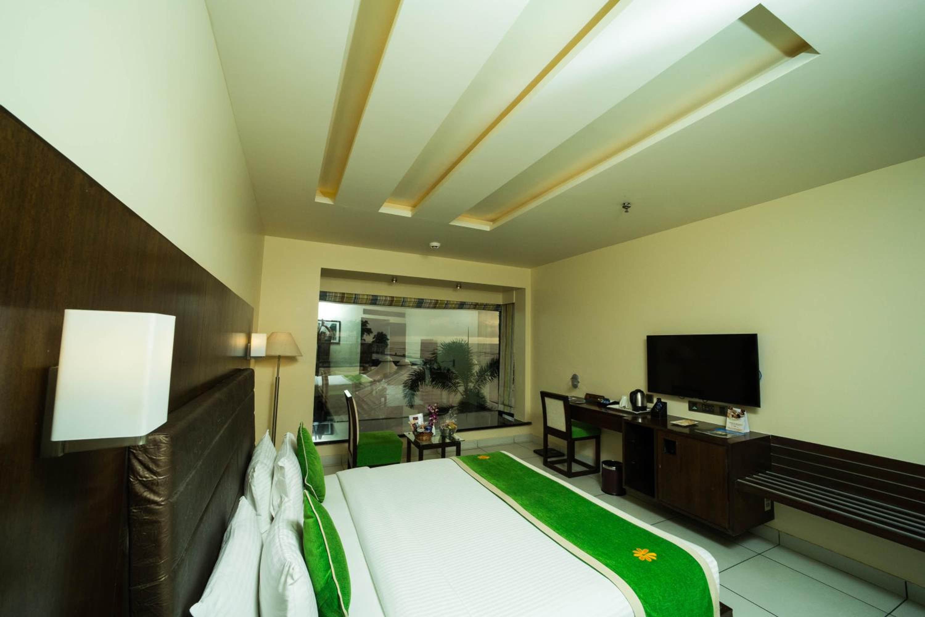 Premium Pool View Room  photo 3