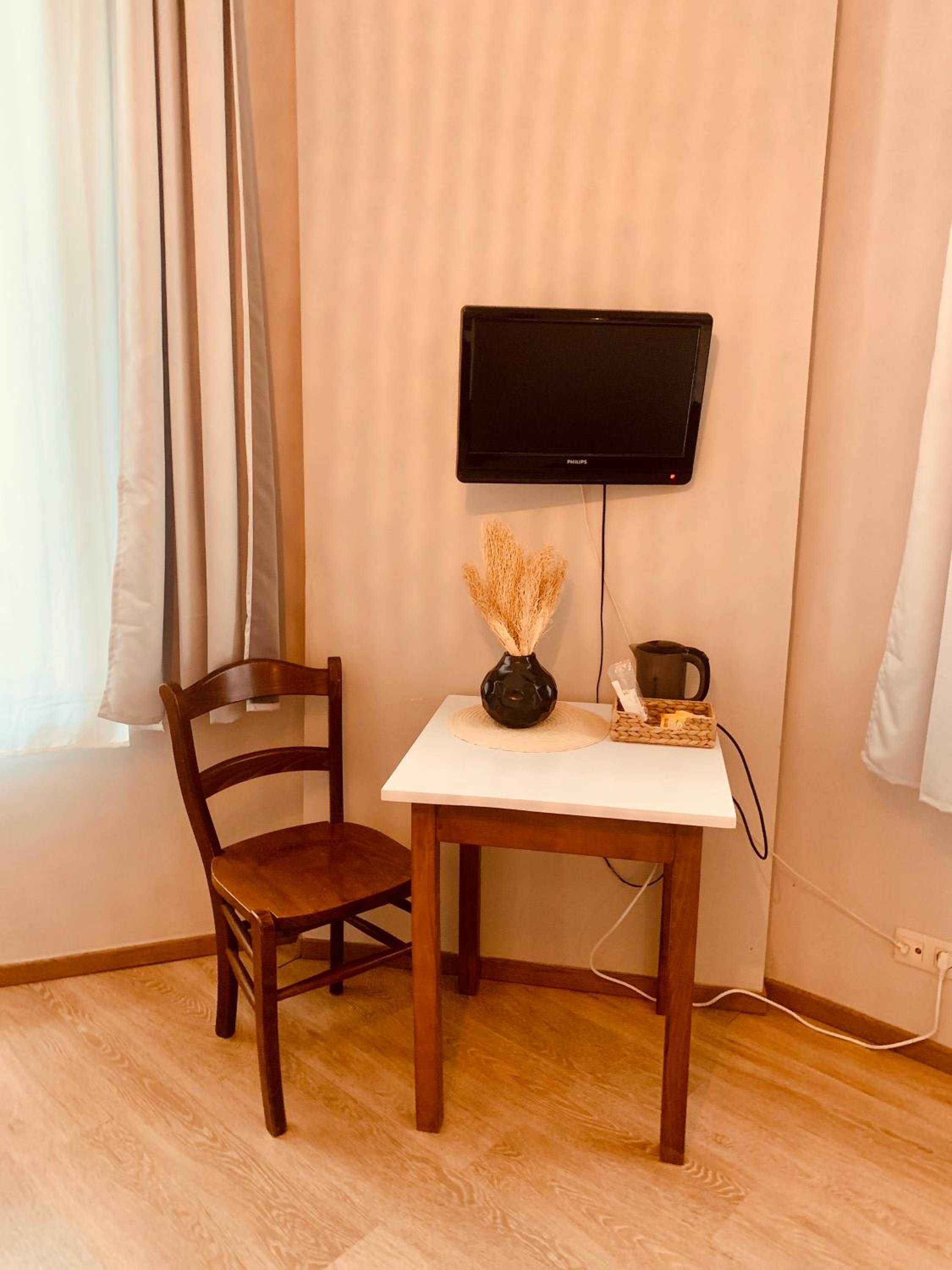 Double Room - Photo 6