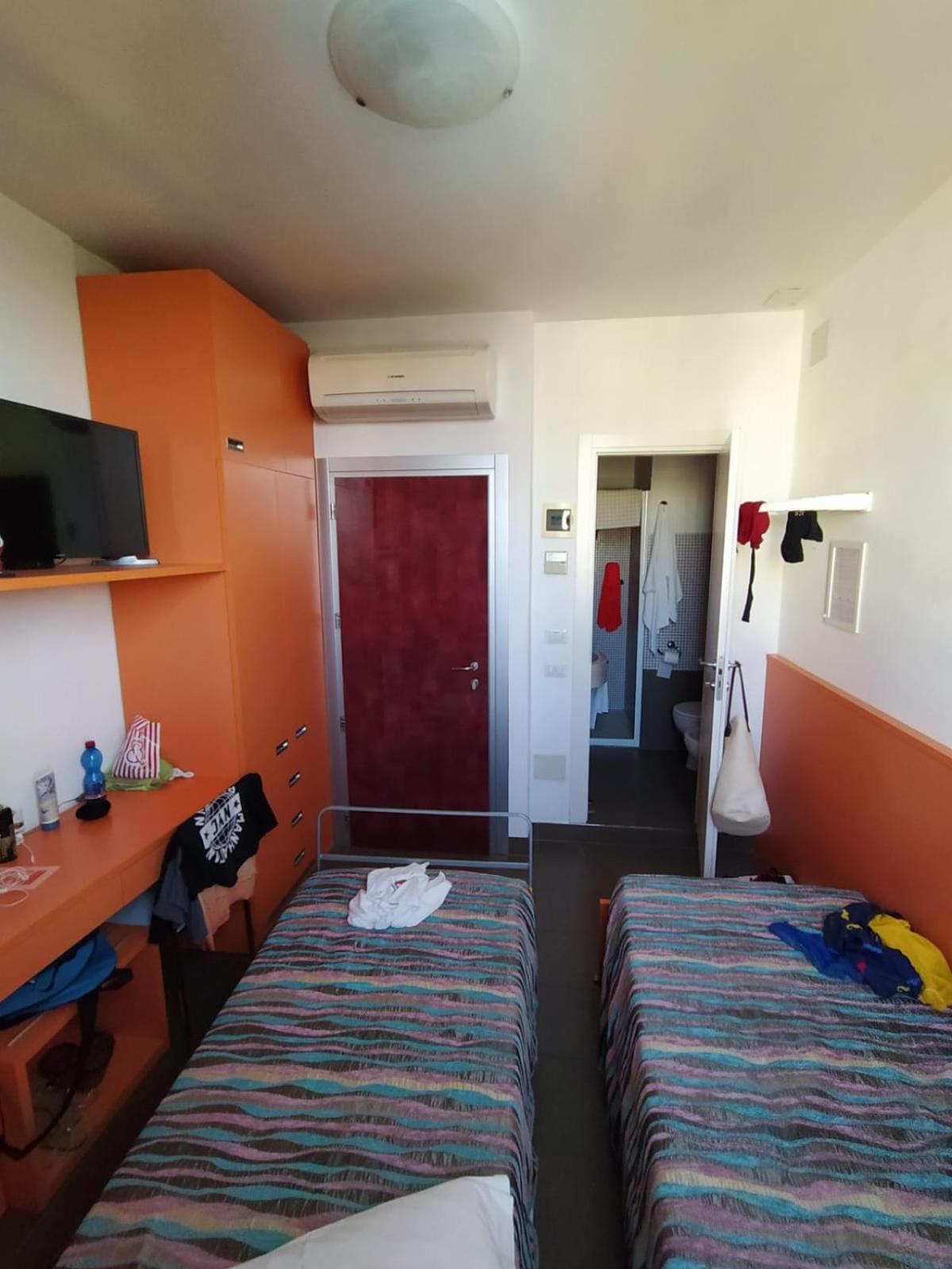 Economy Twin Room photo 2