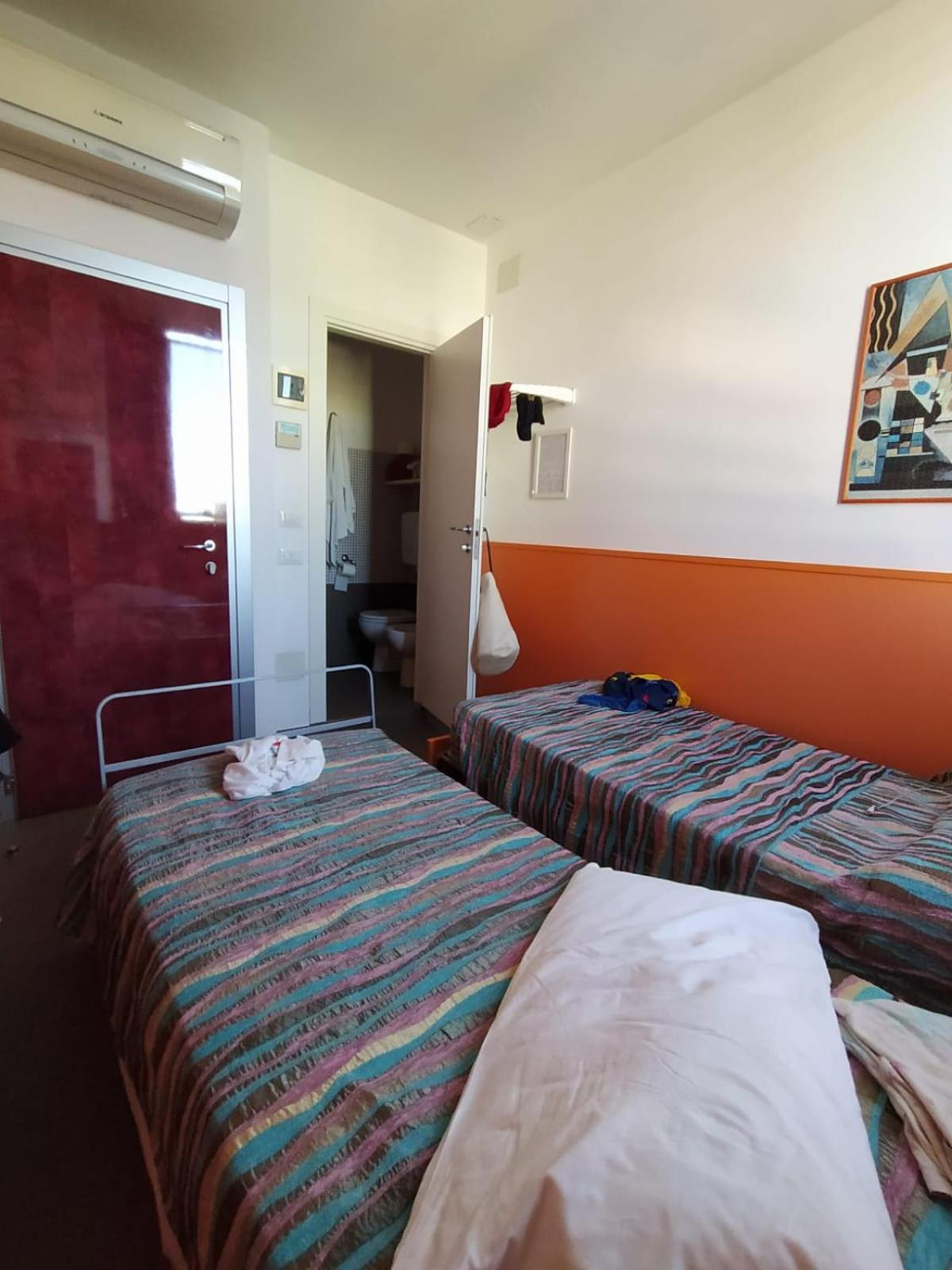 Economy Twin Room photo 1