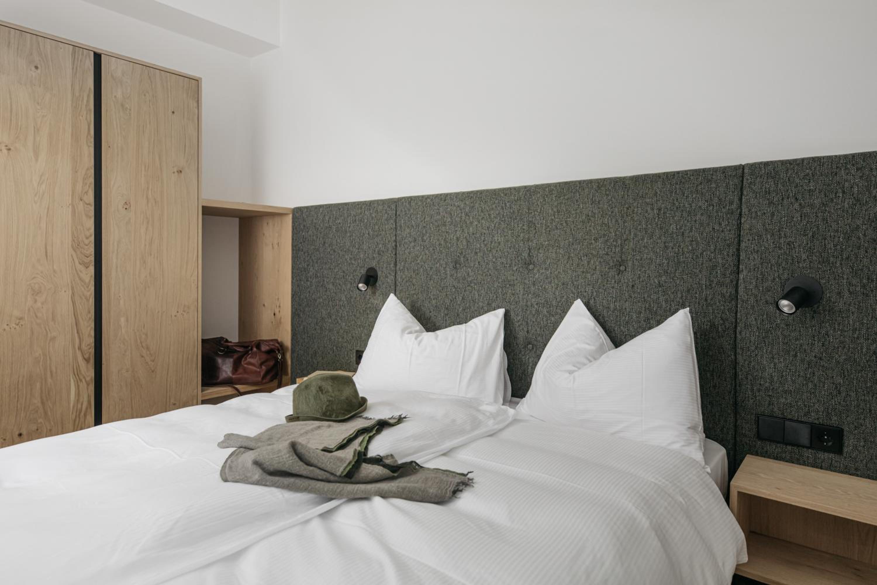 Two-Bedroom Apartment - Photo 2