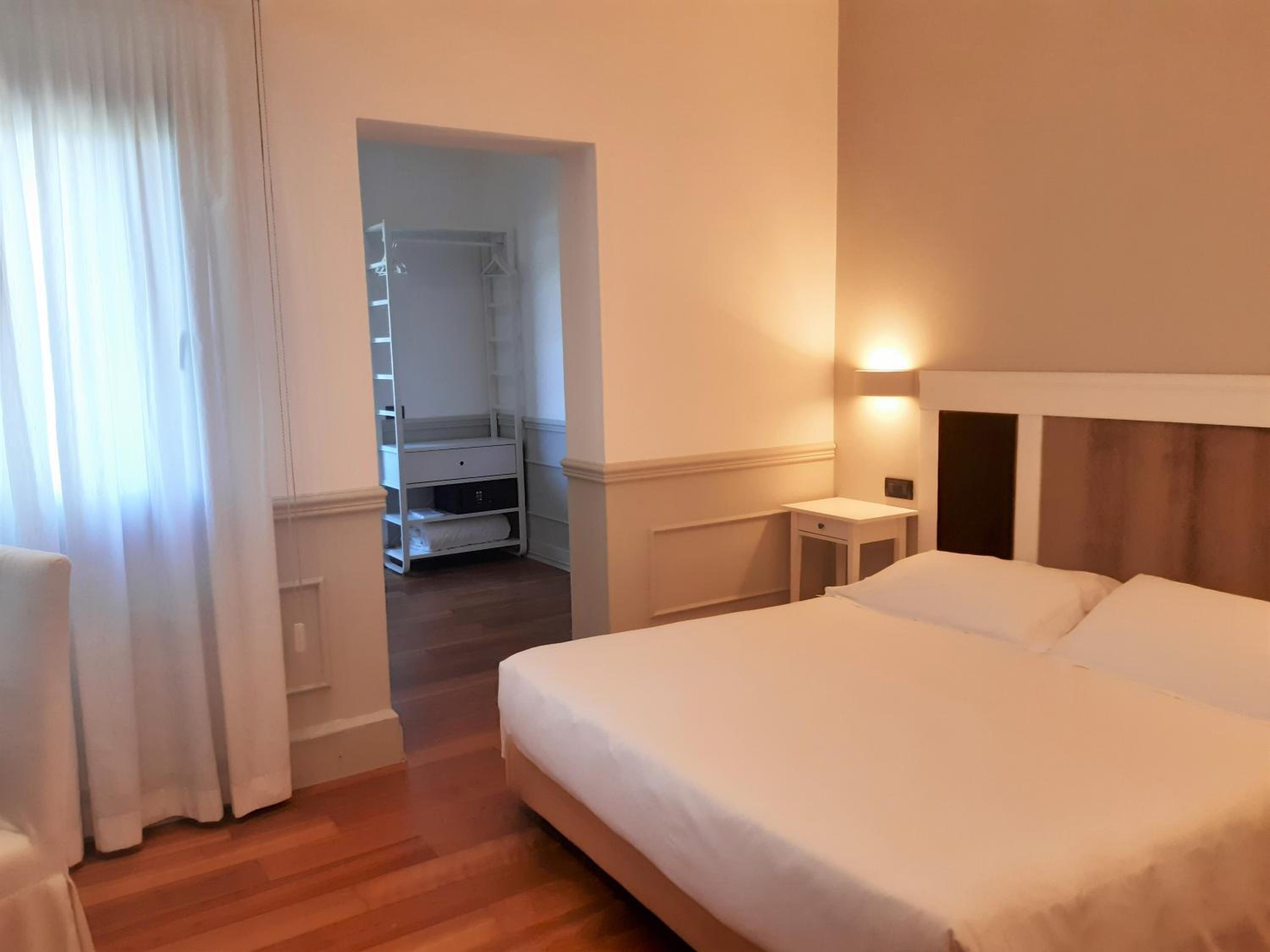 Double or Twin Room - Photo 17