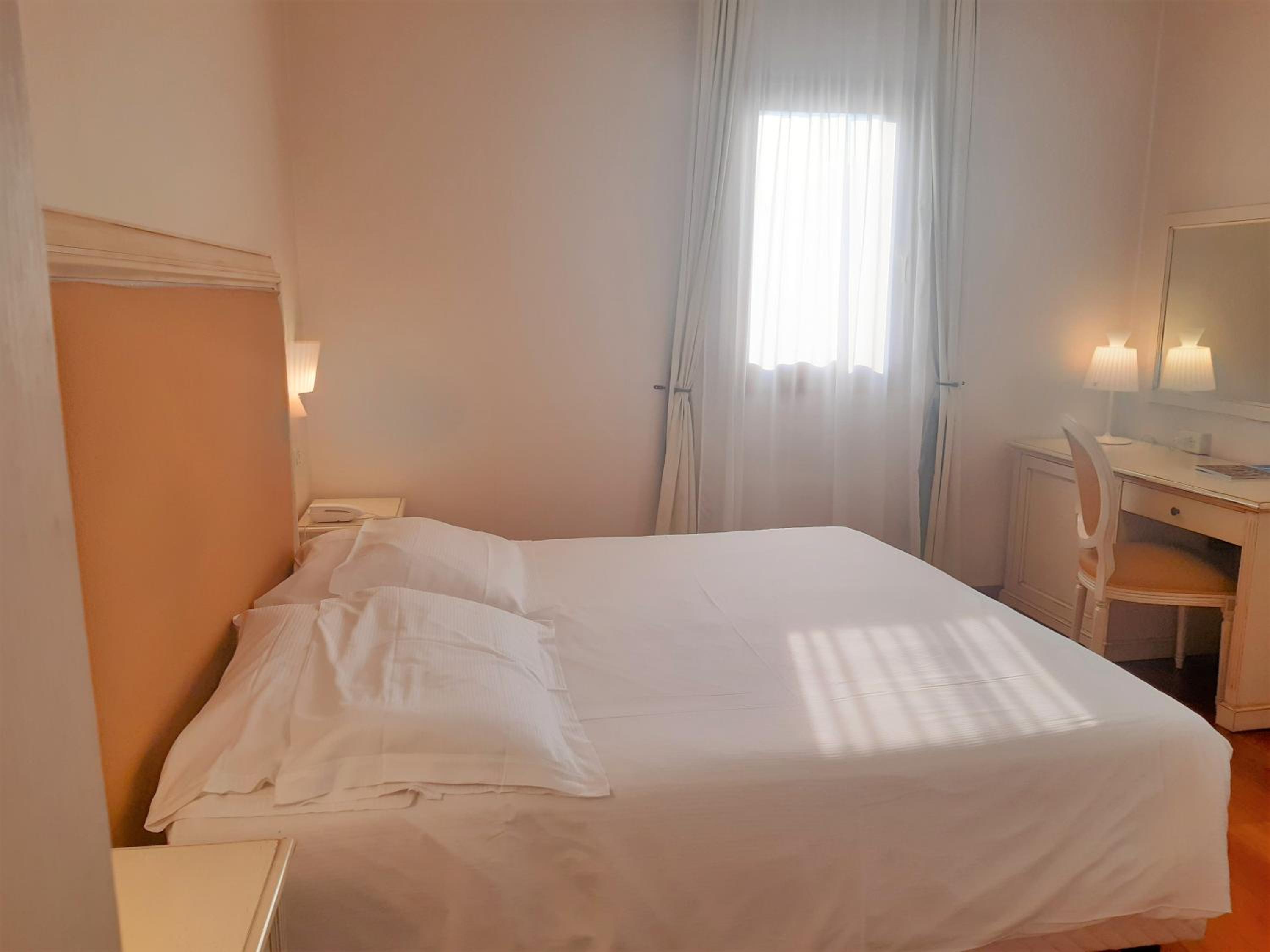 Double or Twin Room - Photo 18