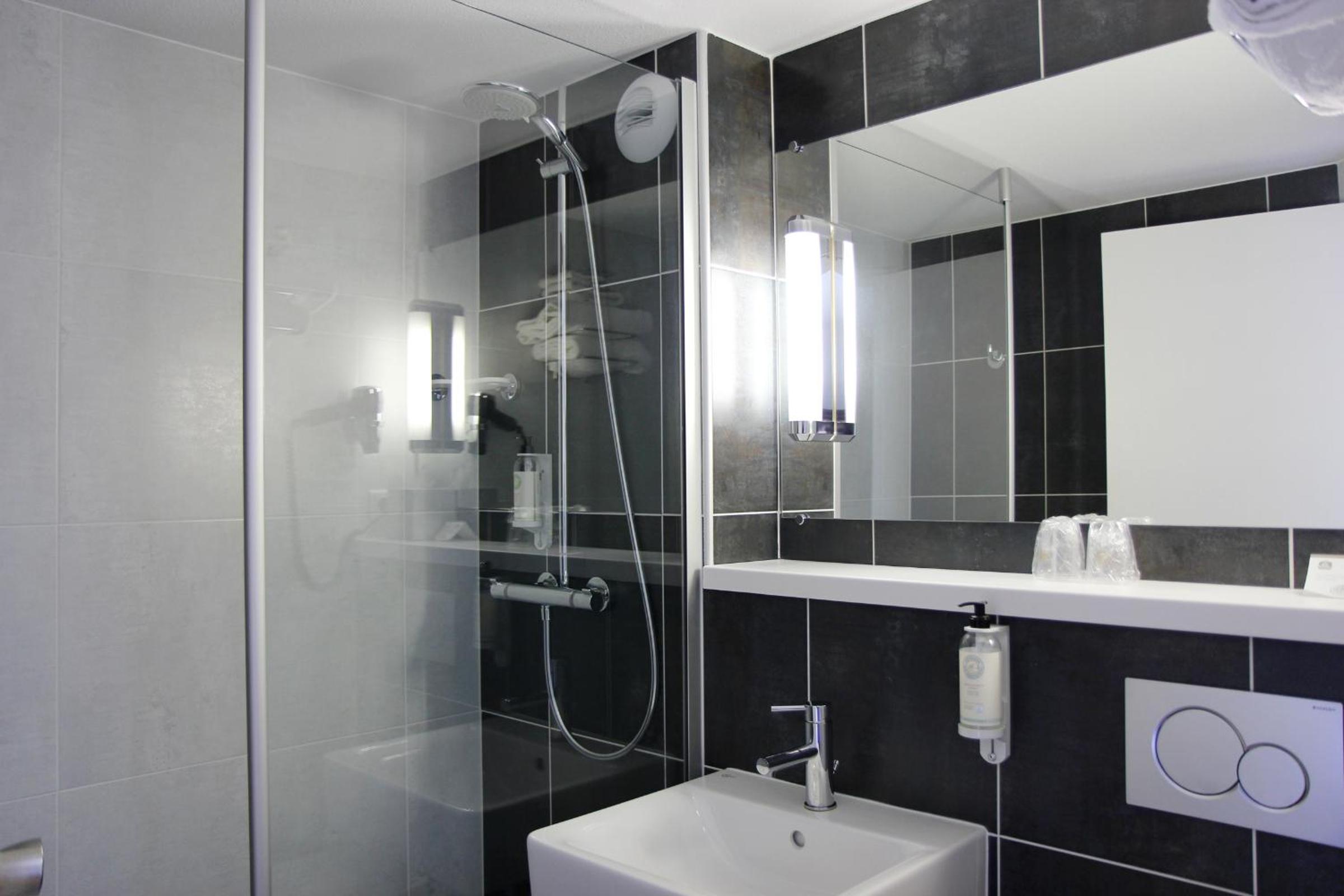 Premium Single Room - Photo 3