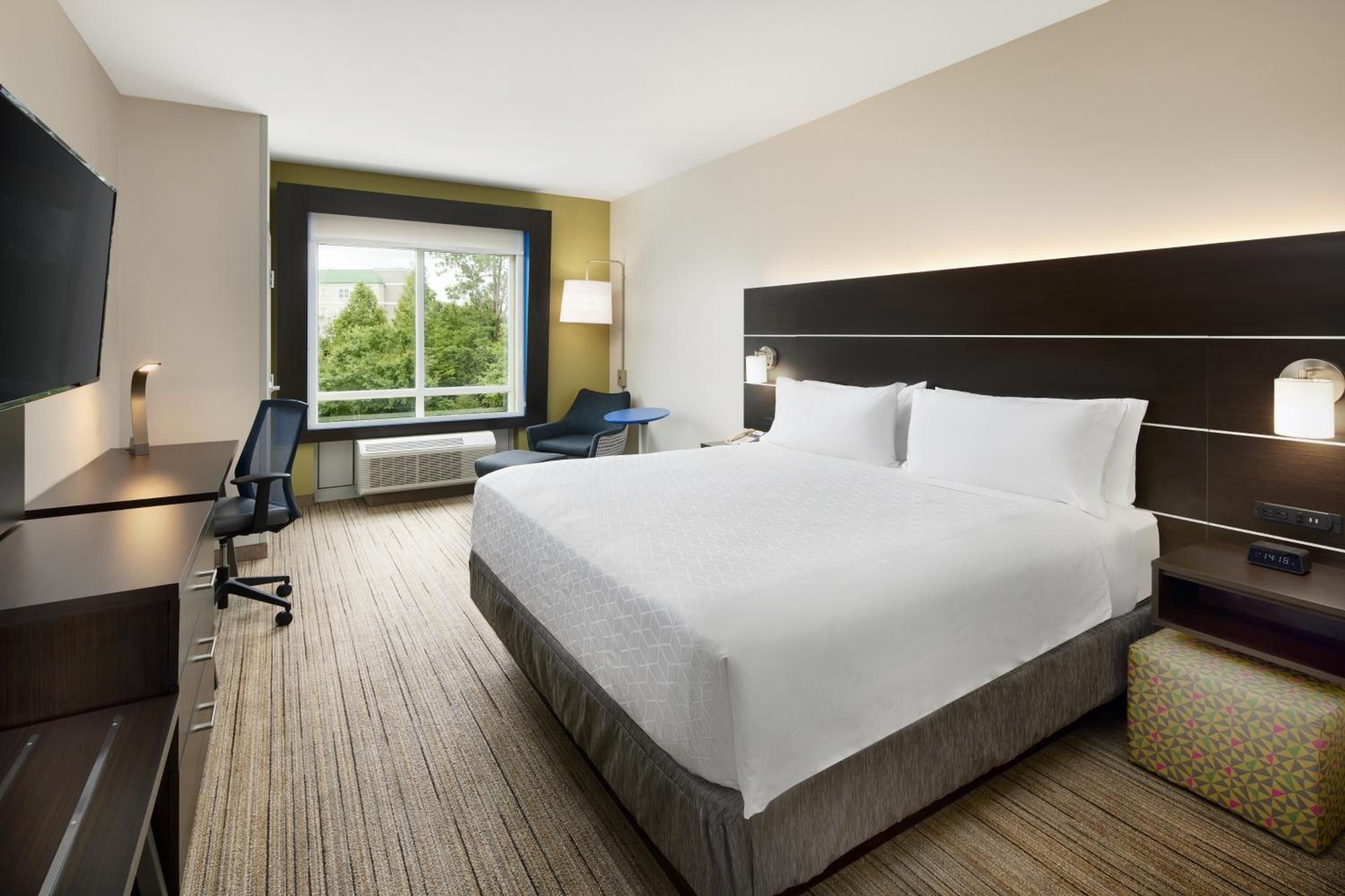 Standard King Room - Photo 4