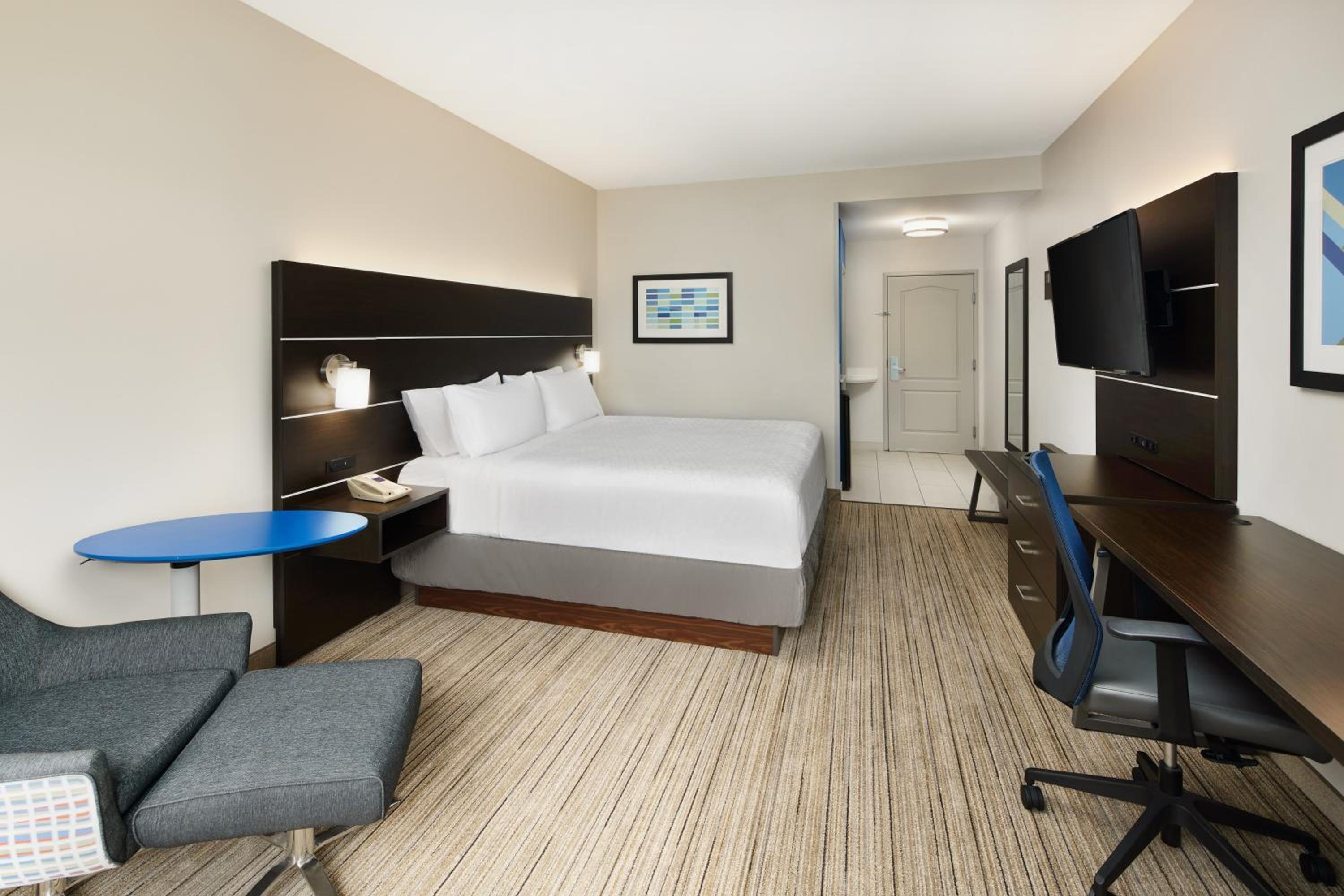 Standard King Room - Photo 3