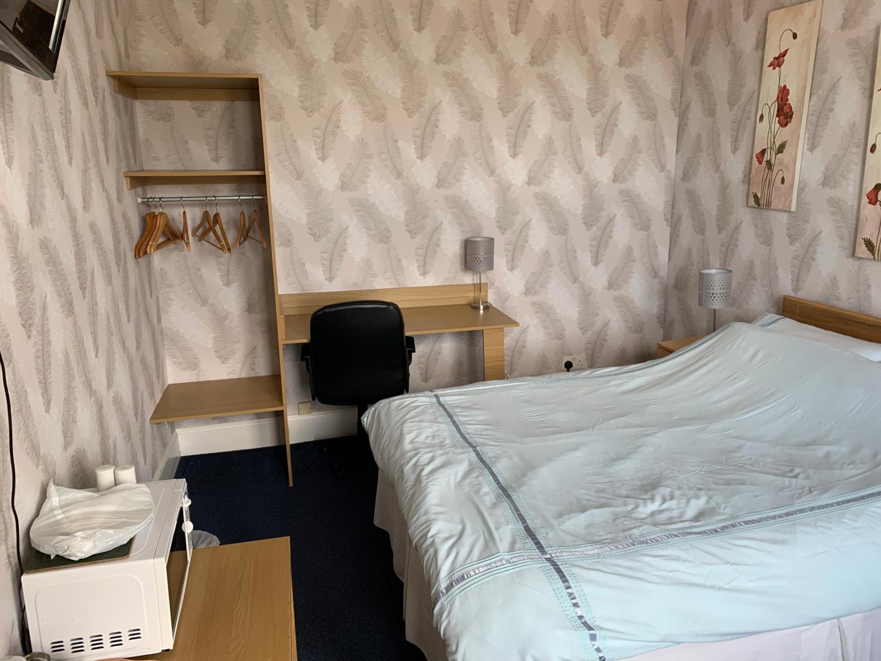 Double Room with Shared Bathroom photo 1