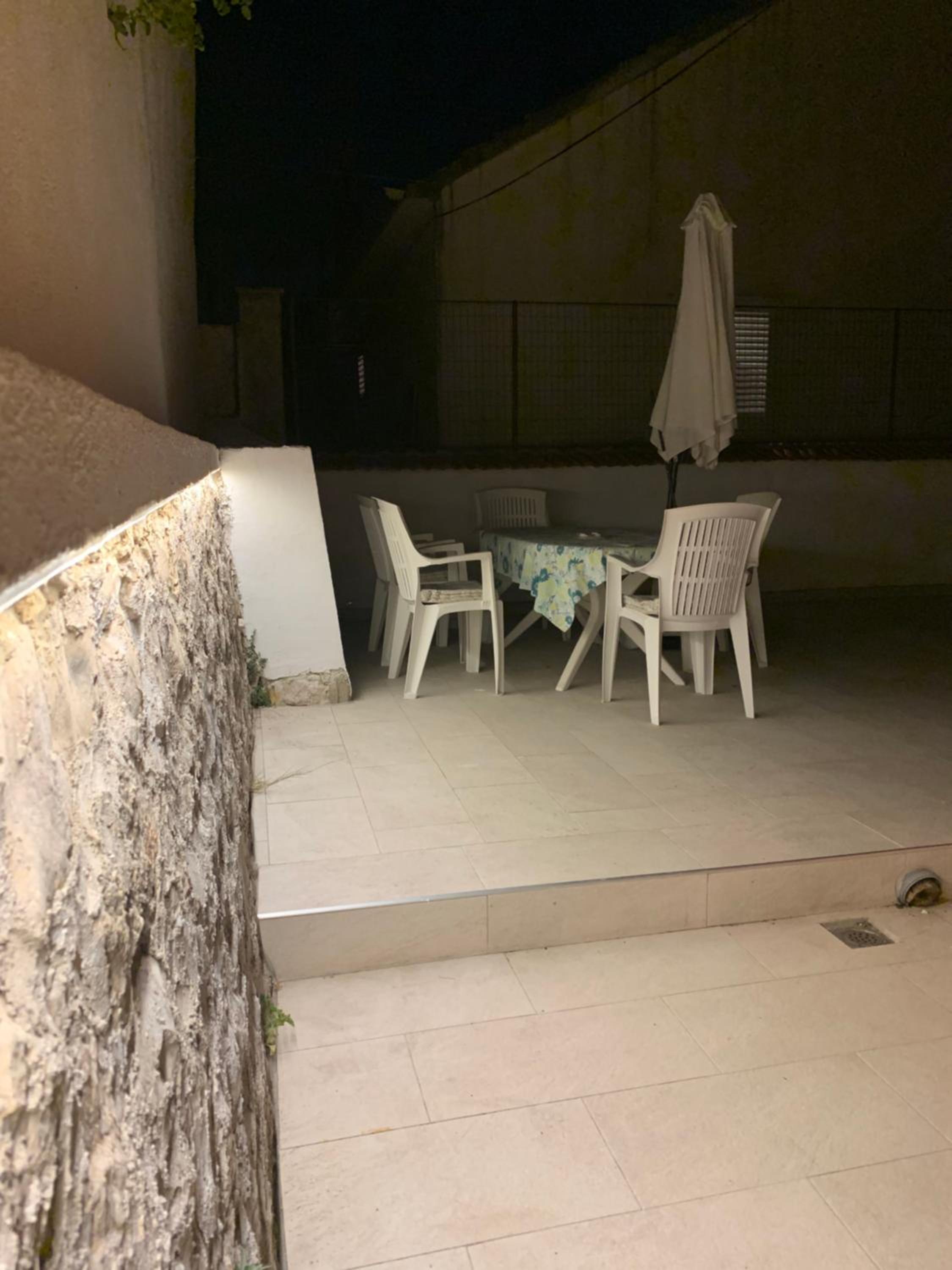 Apartment with Terrace - Photo 10