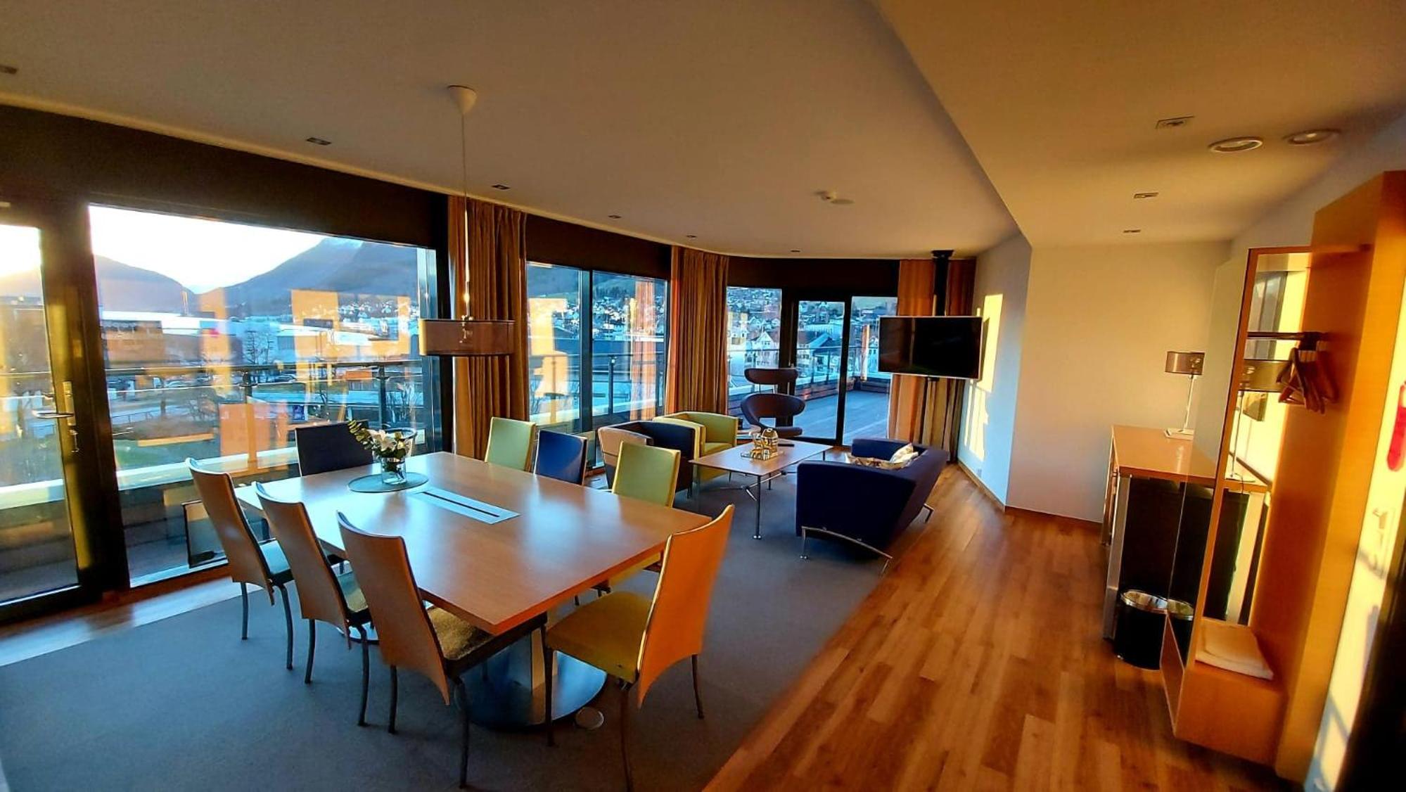 Suite with Balcony - Photo 2