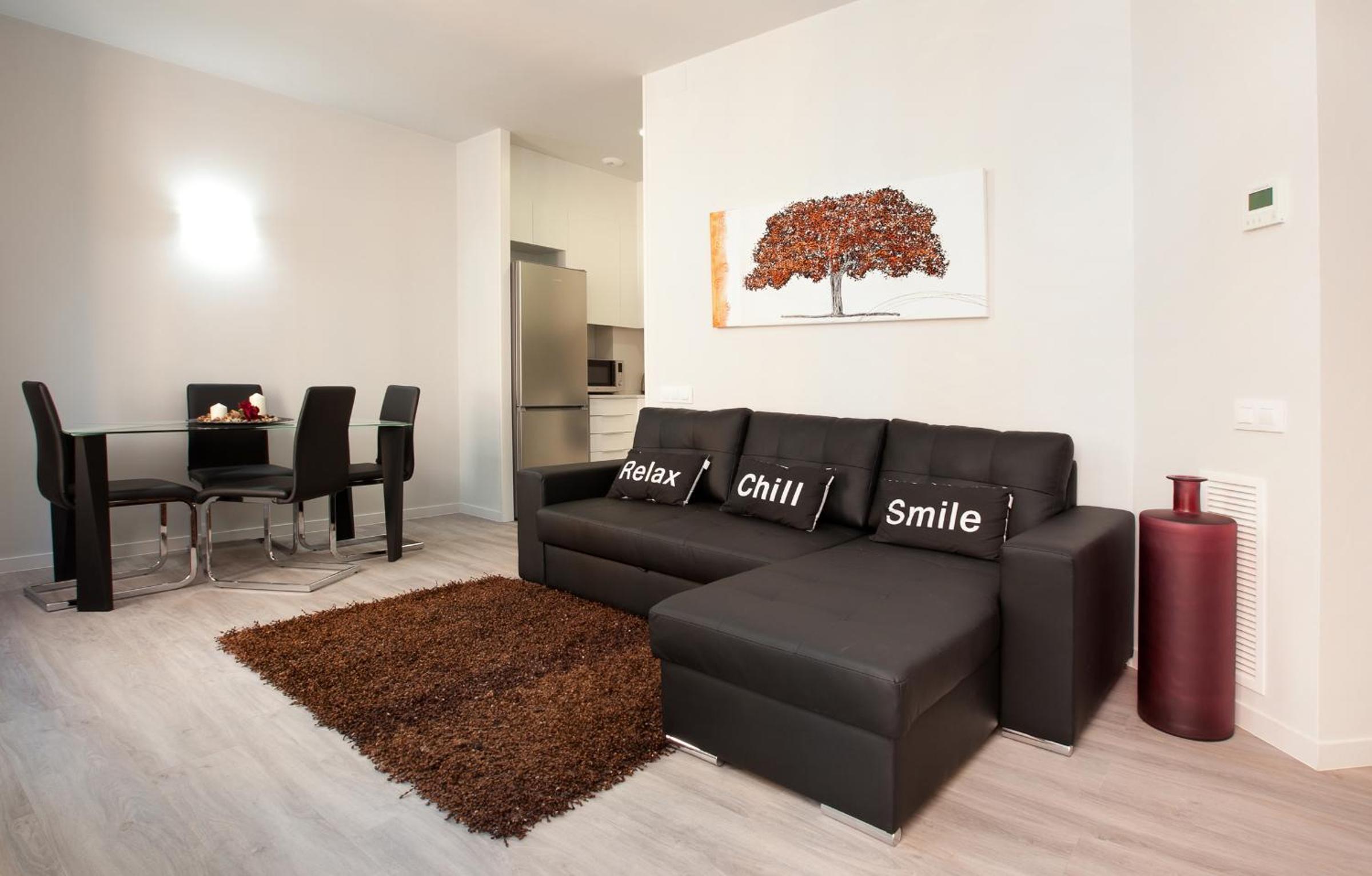 Two-Bedroom Apartment with View photo 2