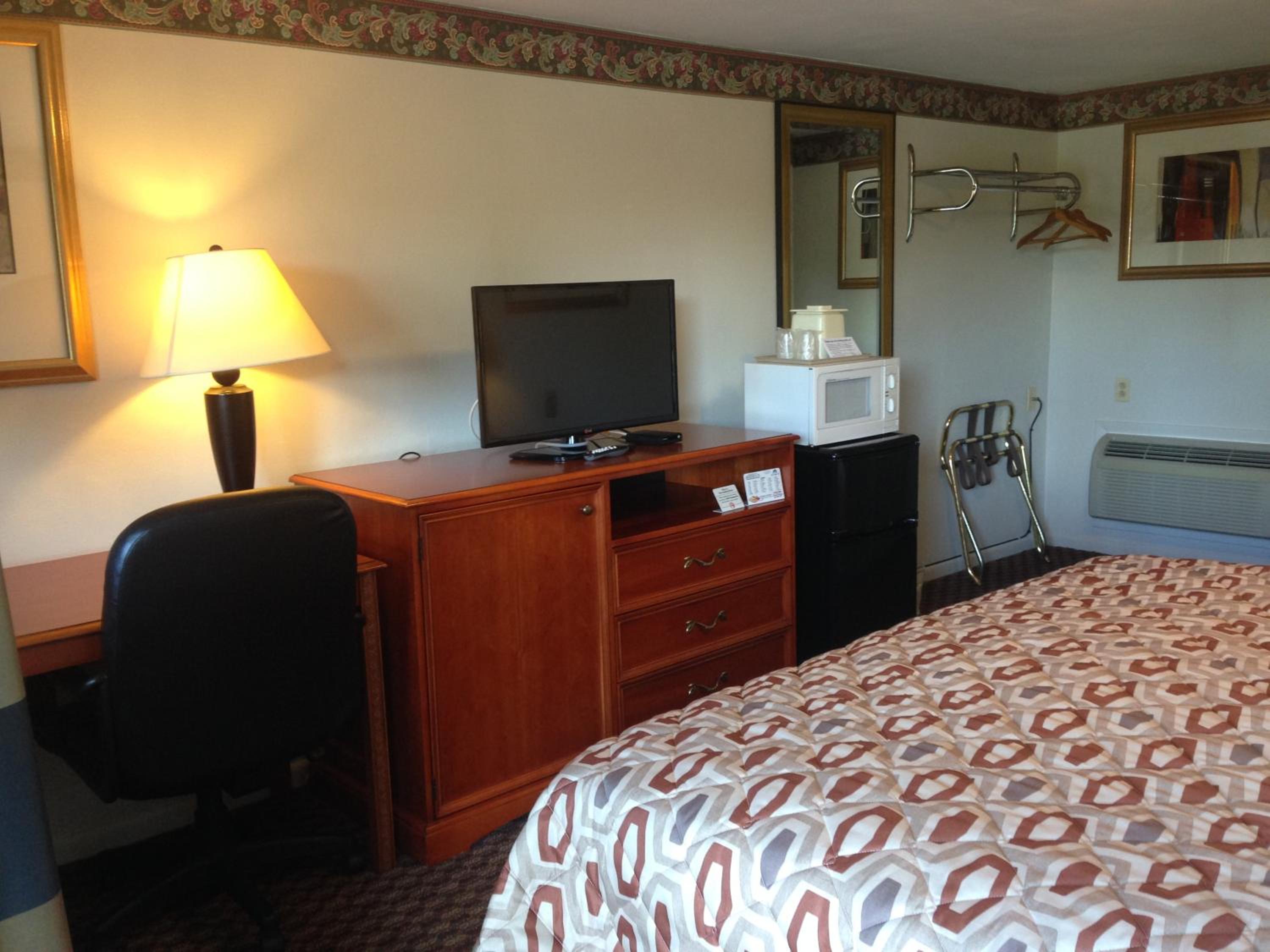 King Room - Non-Smoking - Photo 6