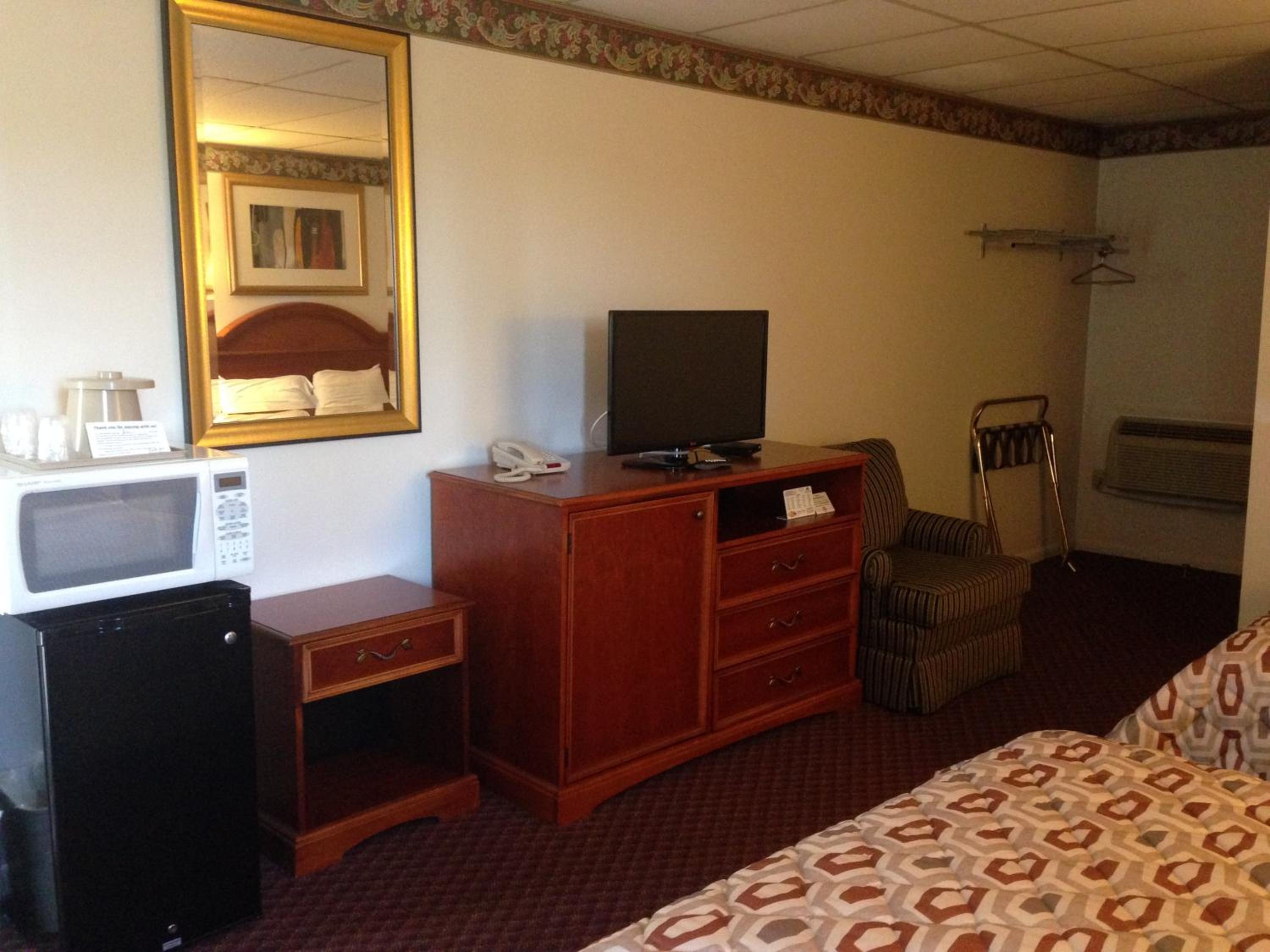 King Room - Non-Smoking - Photo 4