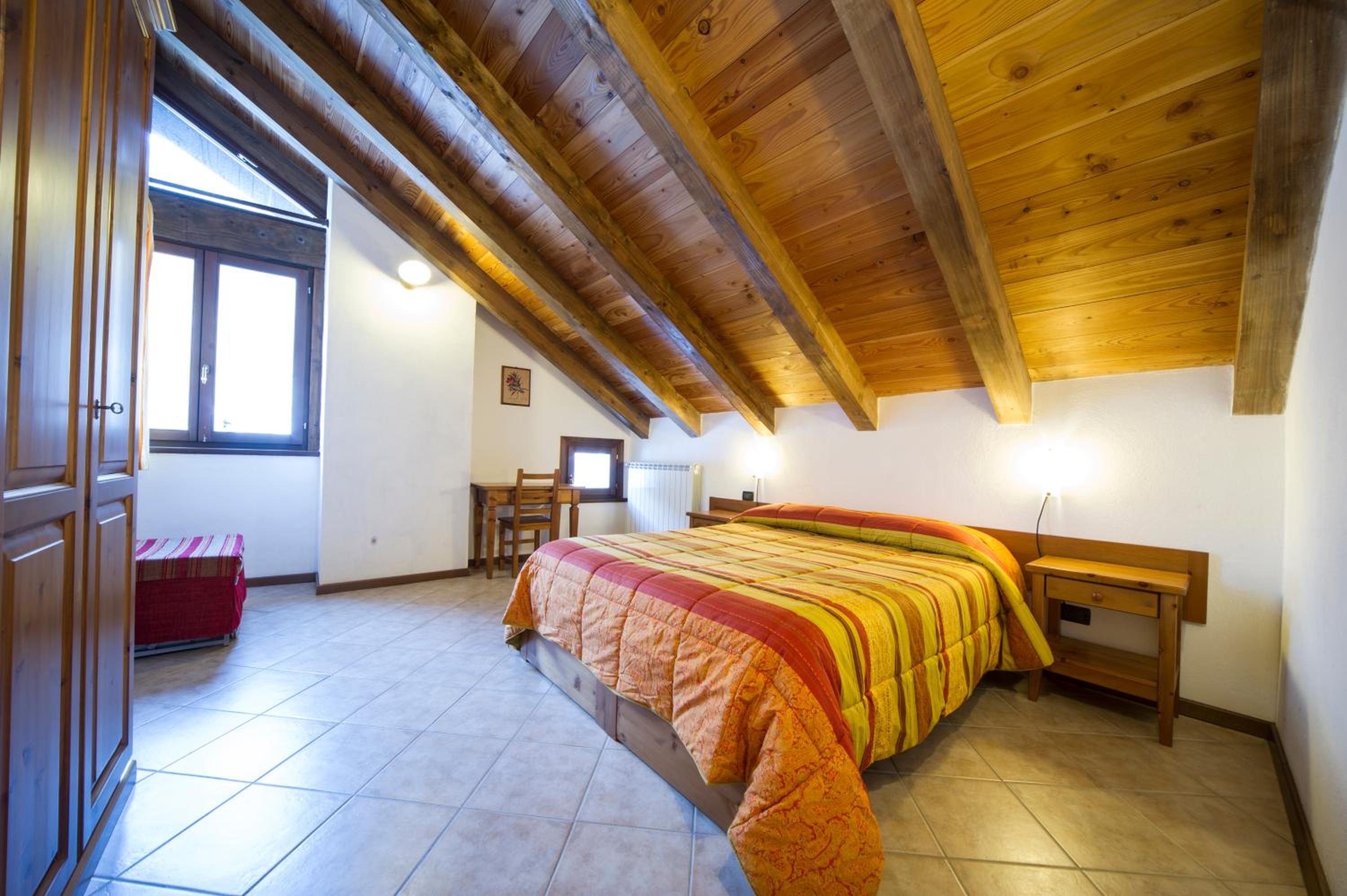 One-Bedroom Apartment (6 Adults) - Photo 3