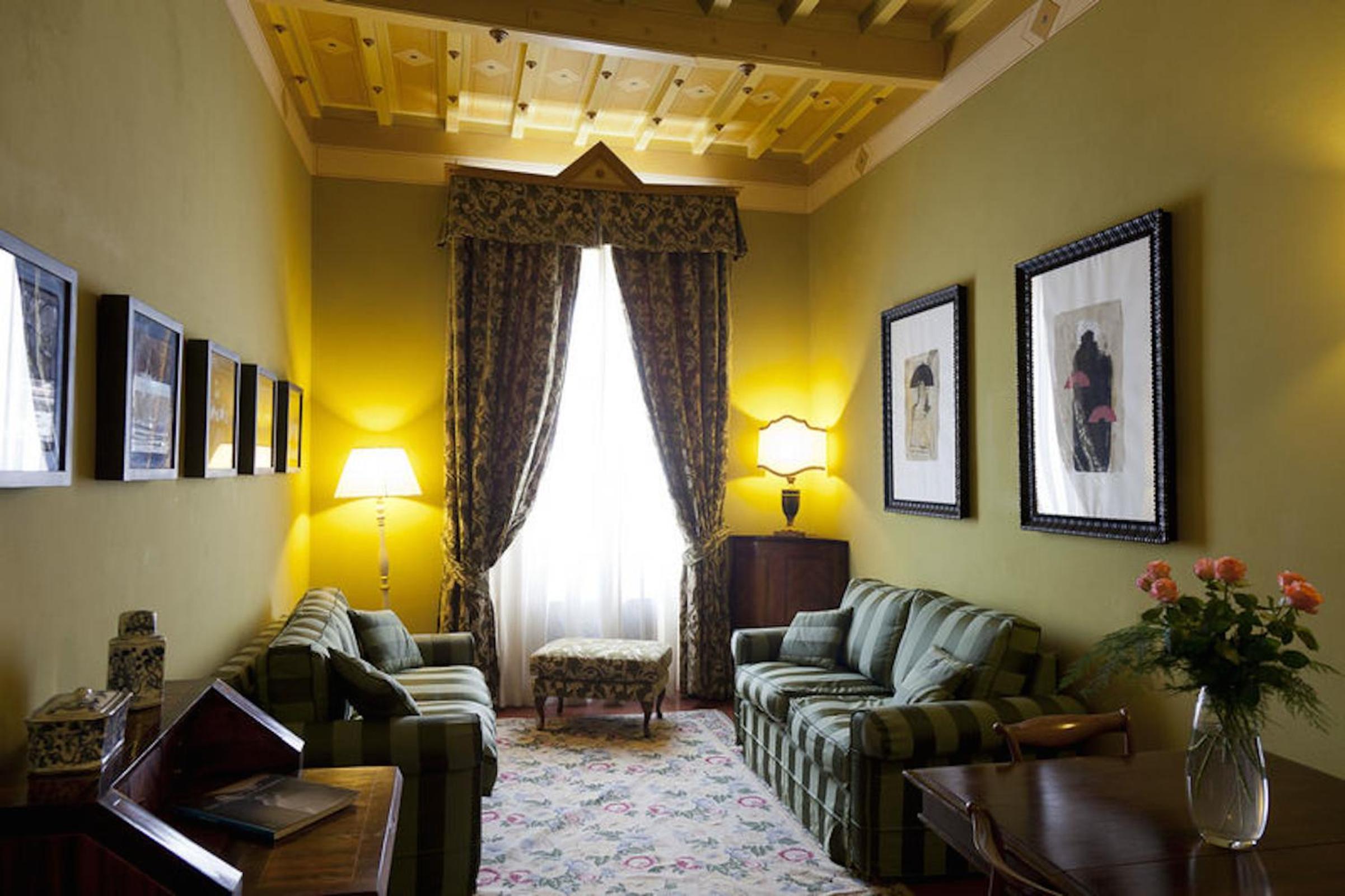 Deluxe Suite photo 3