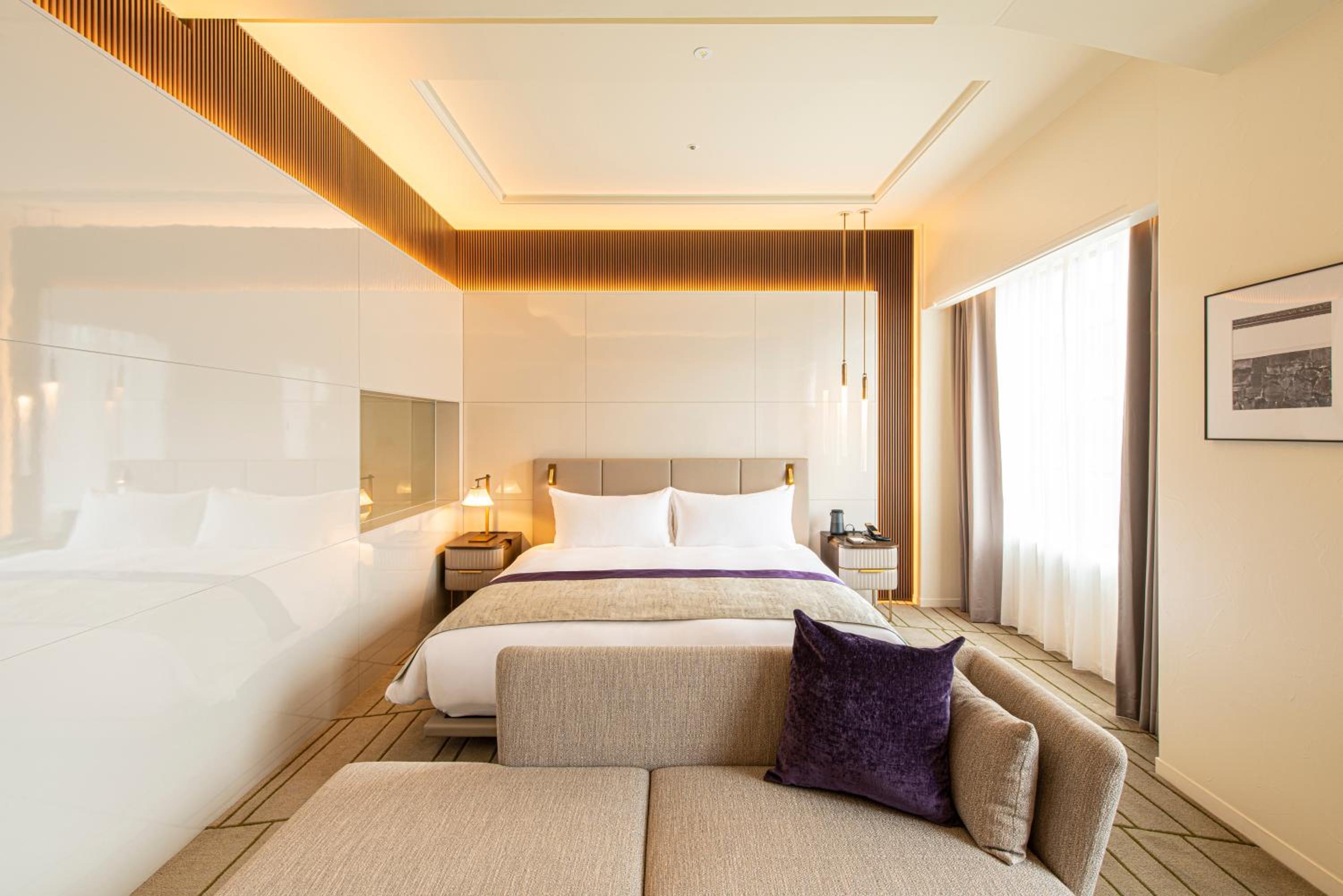 Deluxe King Room with Free Lounge Access - Photo 1