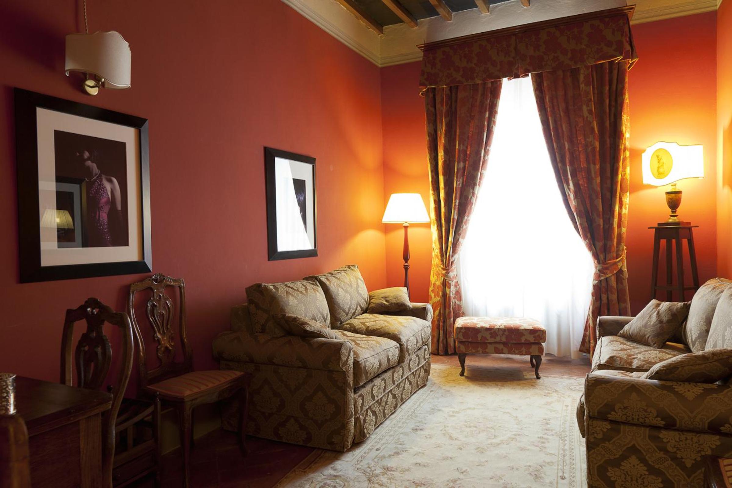 Deluxe Suite photo 2