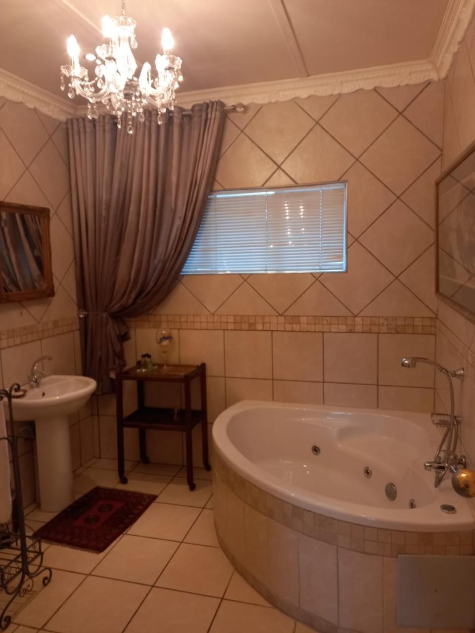 Deluxe Double Room with Bath photo 3