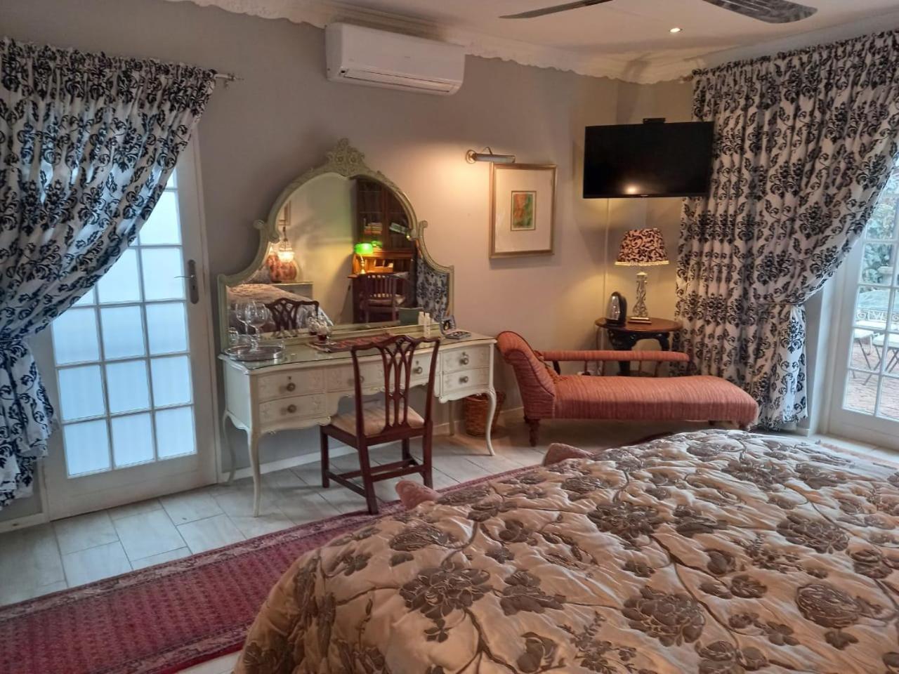 Deluxe Double Room with Bath photo 1