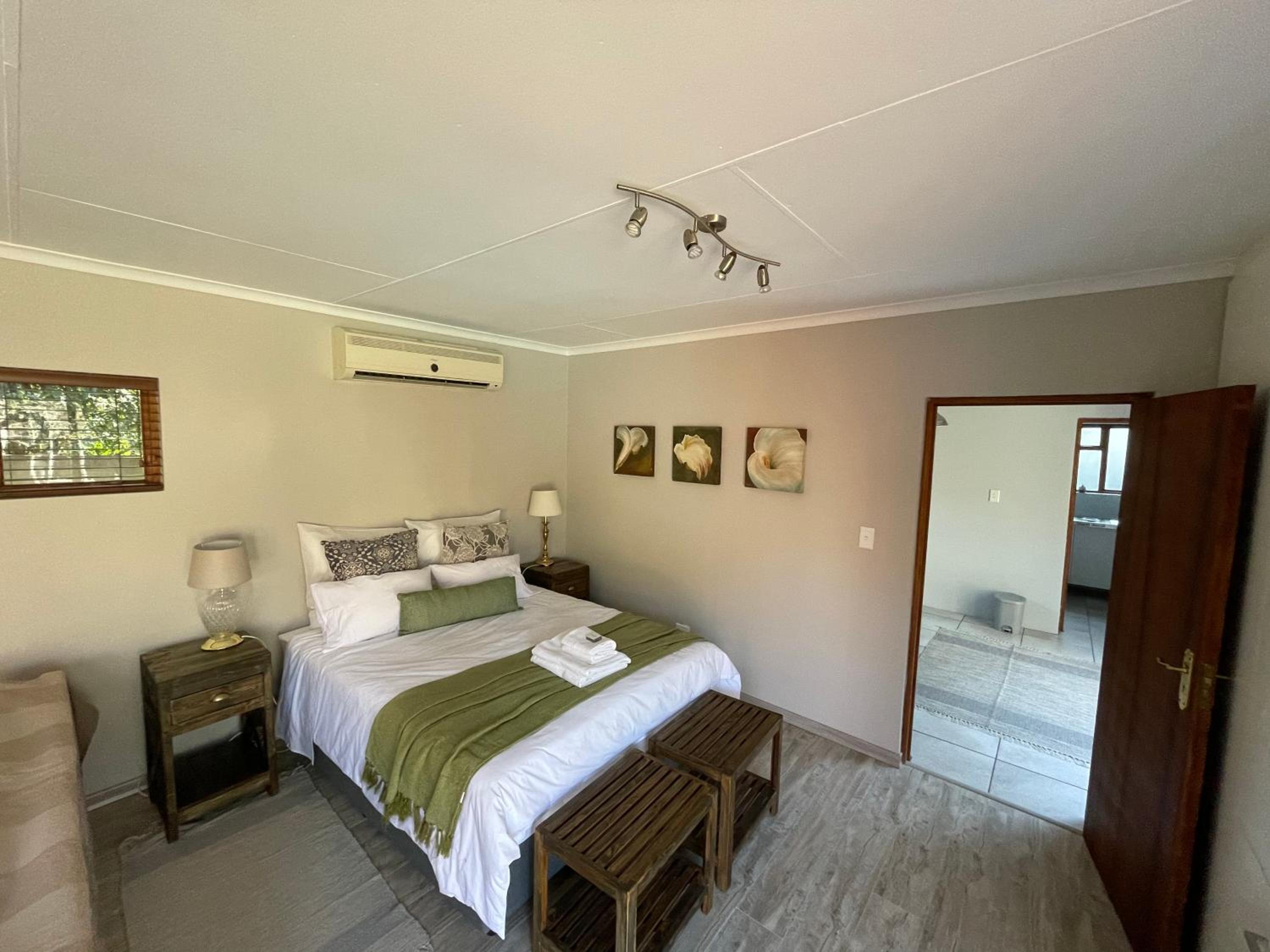Deluxe Double or Twin Room with Pool View photo 3