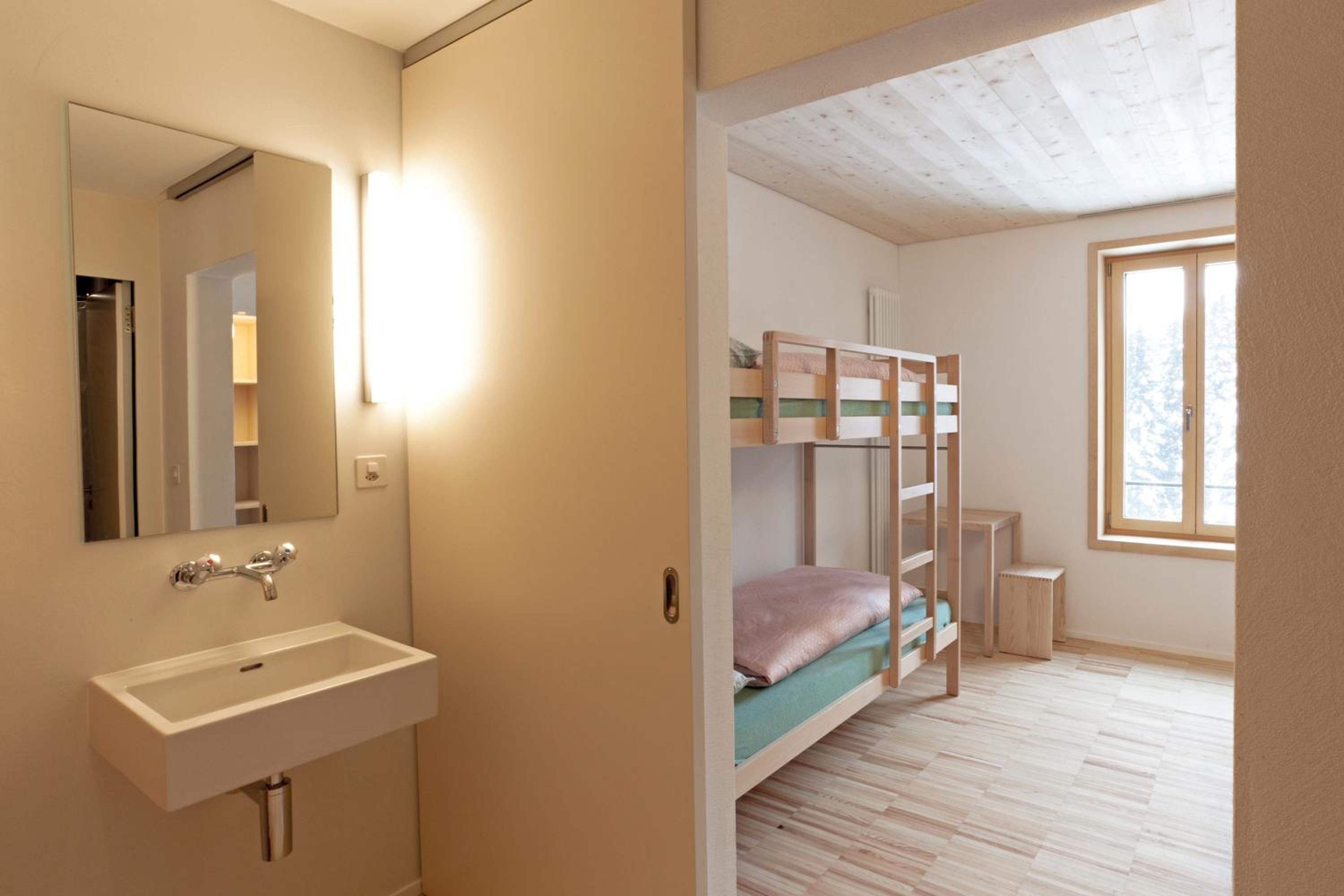Quadruple Room with Shower thumbnail 5