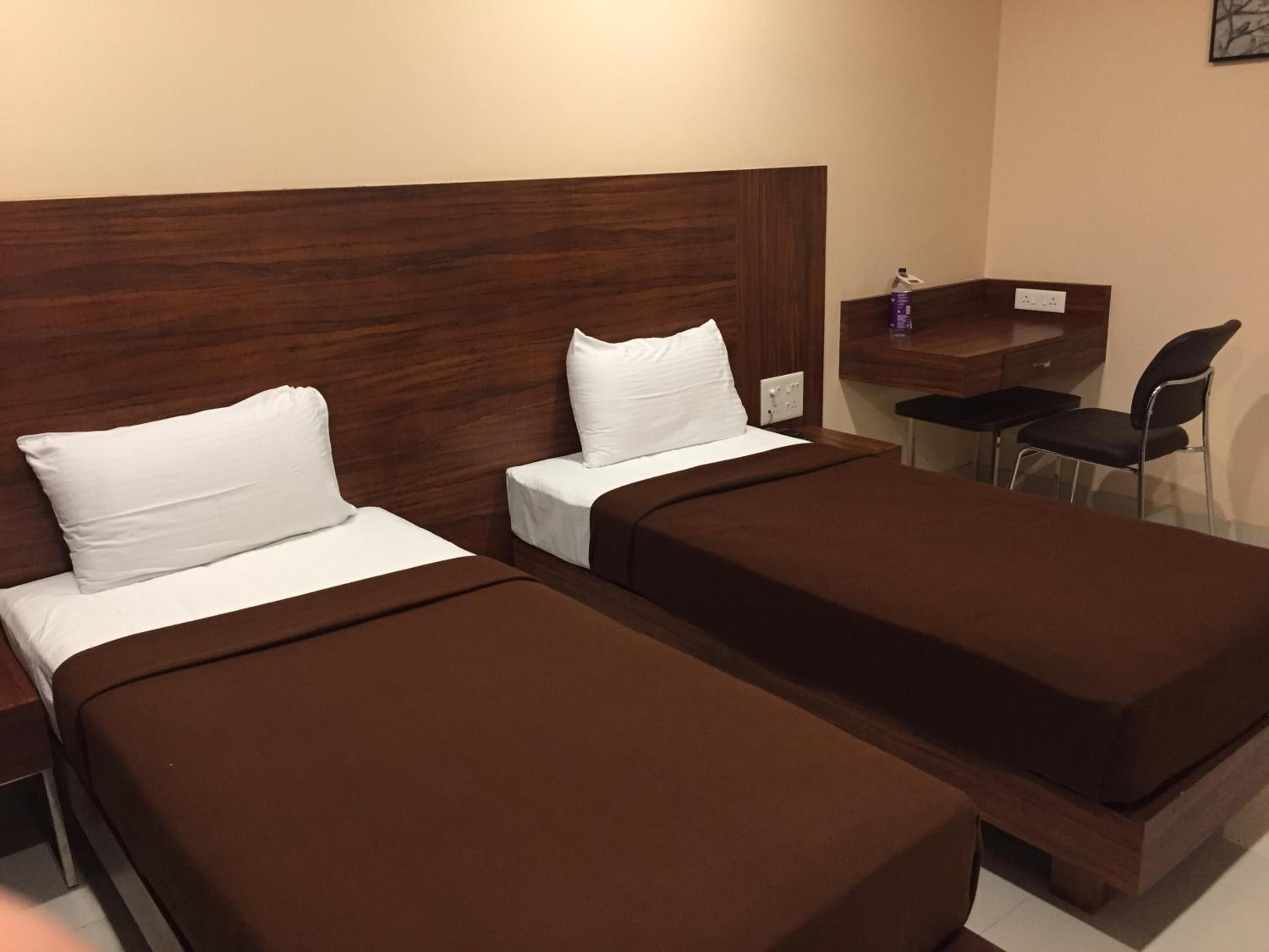 Deluxe King Room - Photo 1