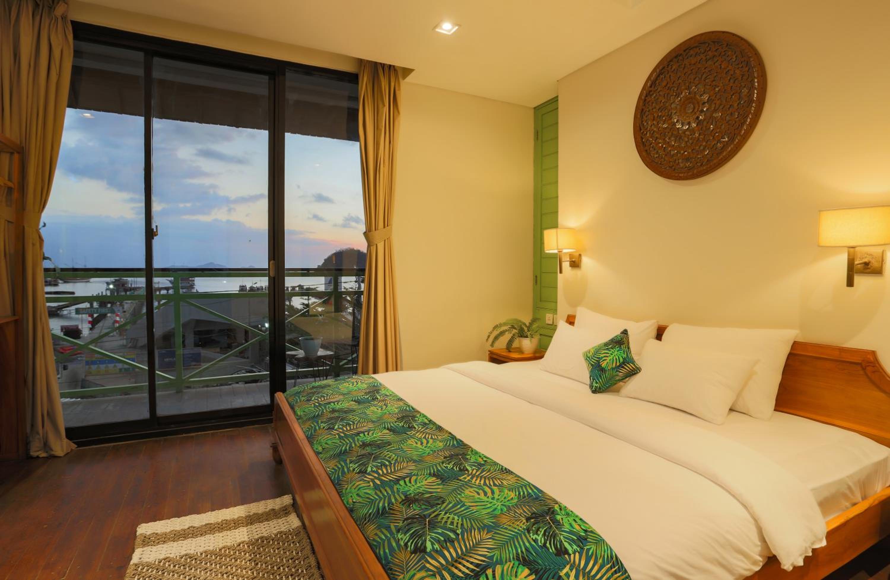 Deluxe Double Room with Balcony and Sea View