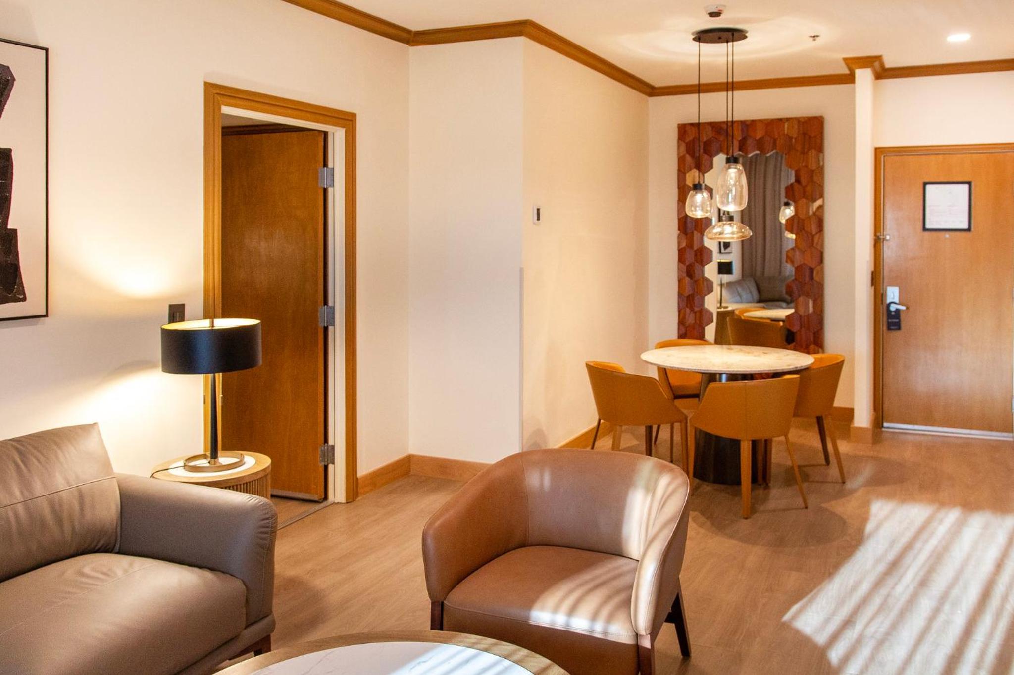 Business Suite - Non/Smoking
