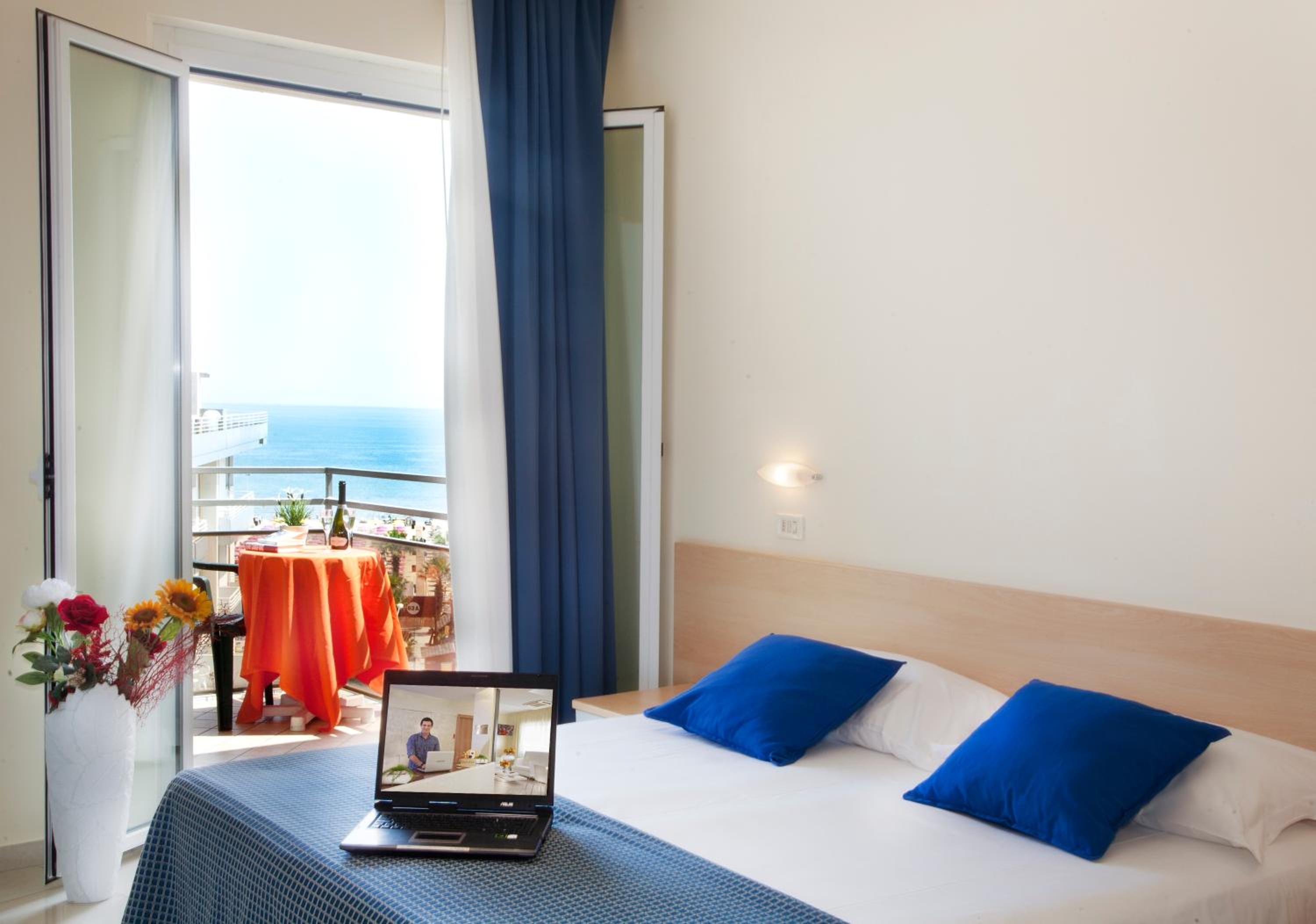 Double Room - Photo 8