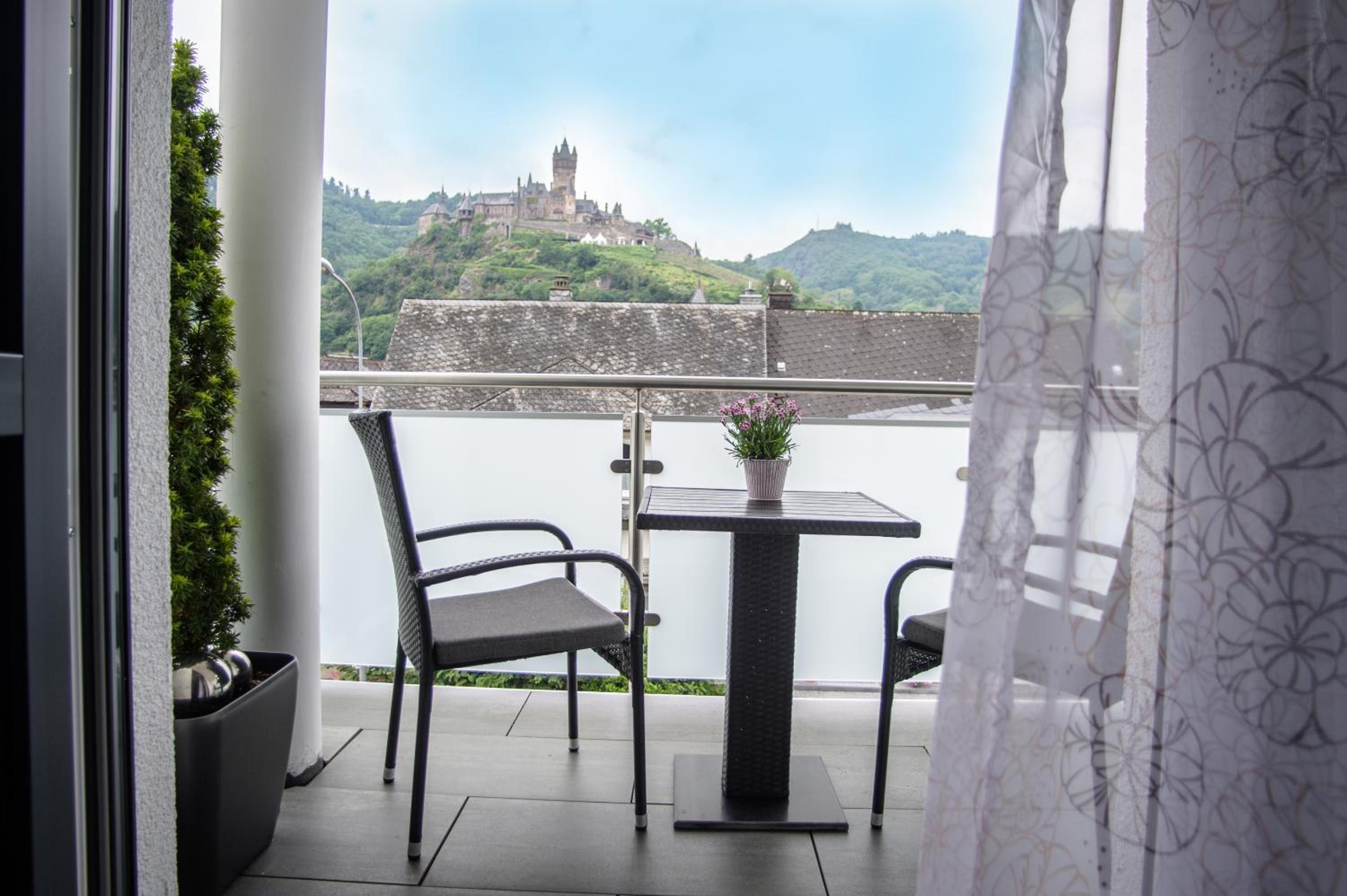 Apartment with Balcony photo 2