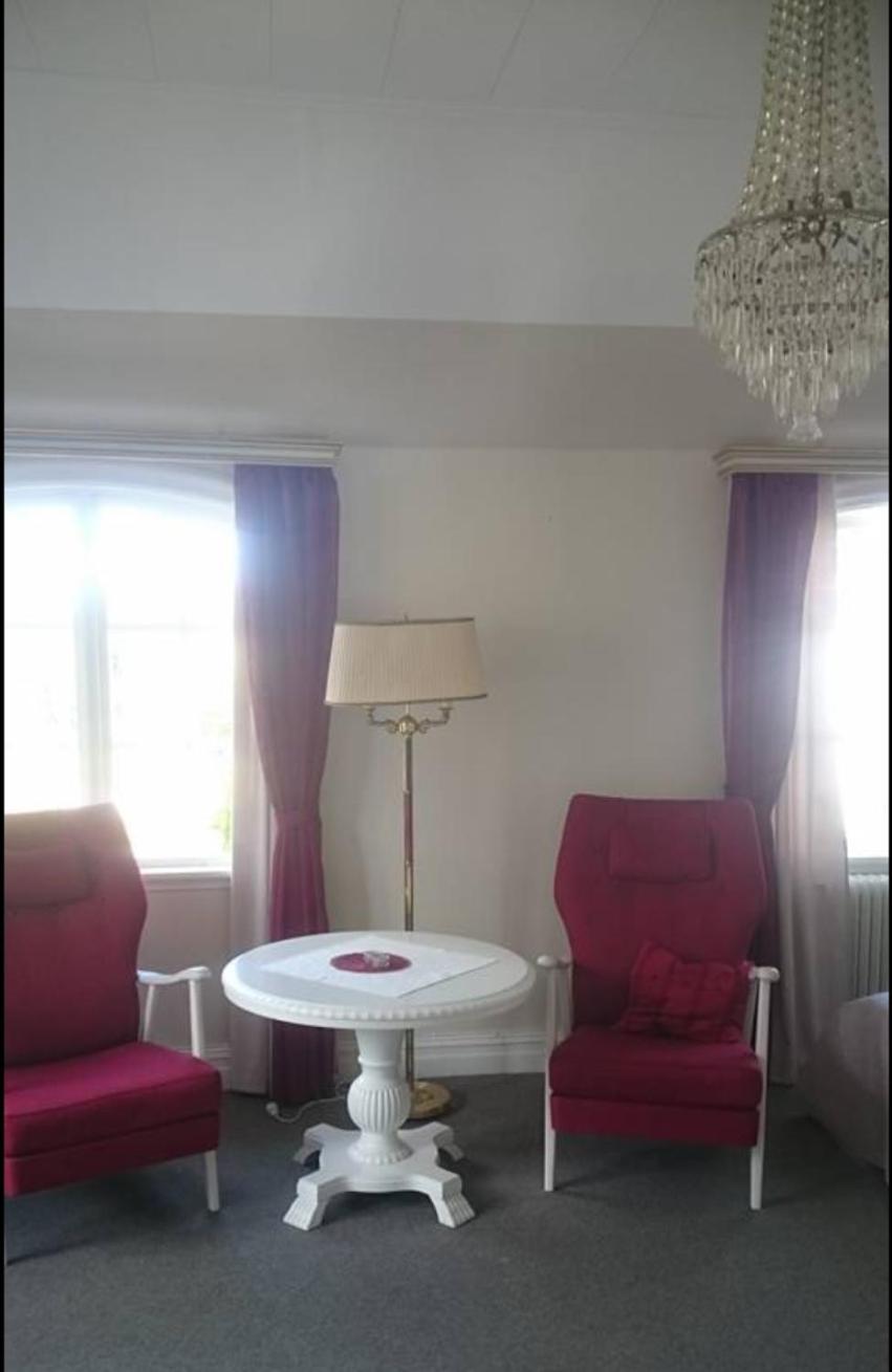 Double Room with Shared Bathroom photo 2