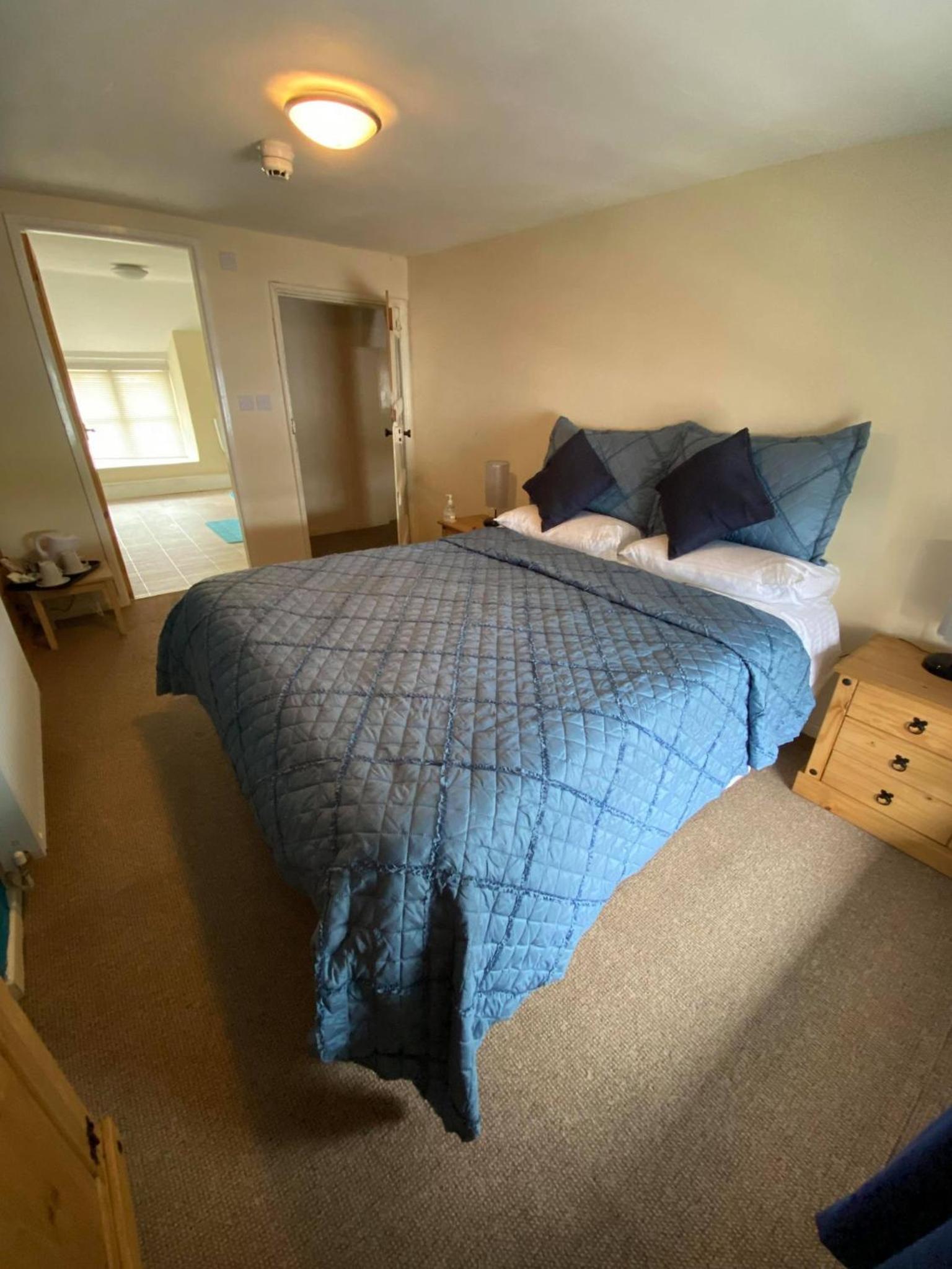 Double or Twin Room with Bathroom - Photo 1