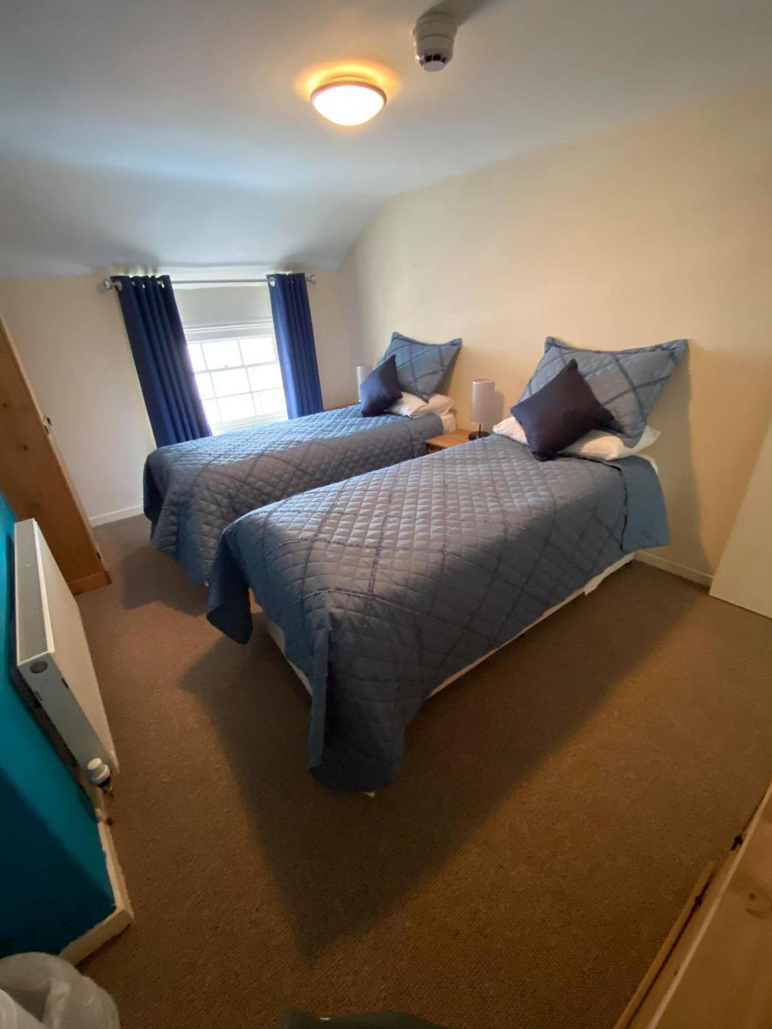 Double or Twin Room with Bathroom - Photo 2