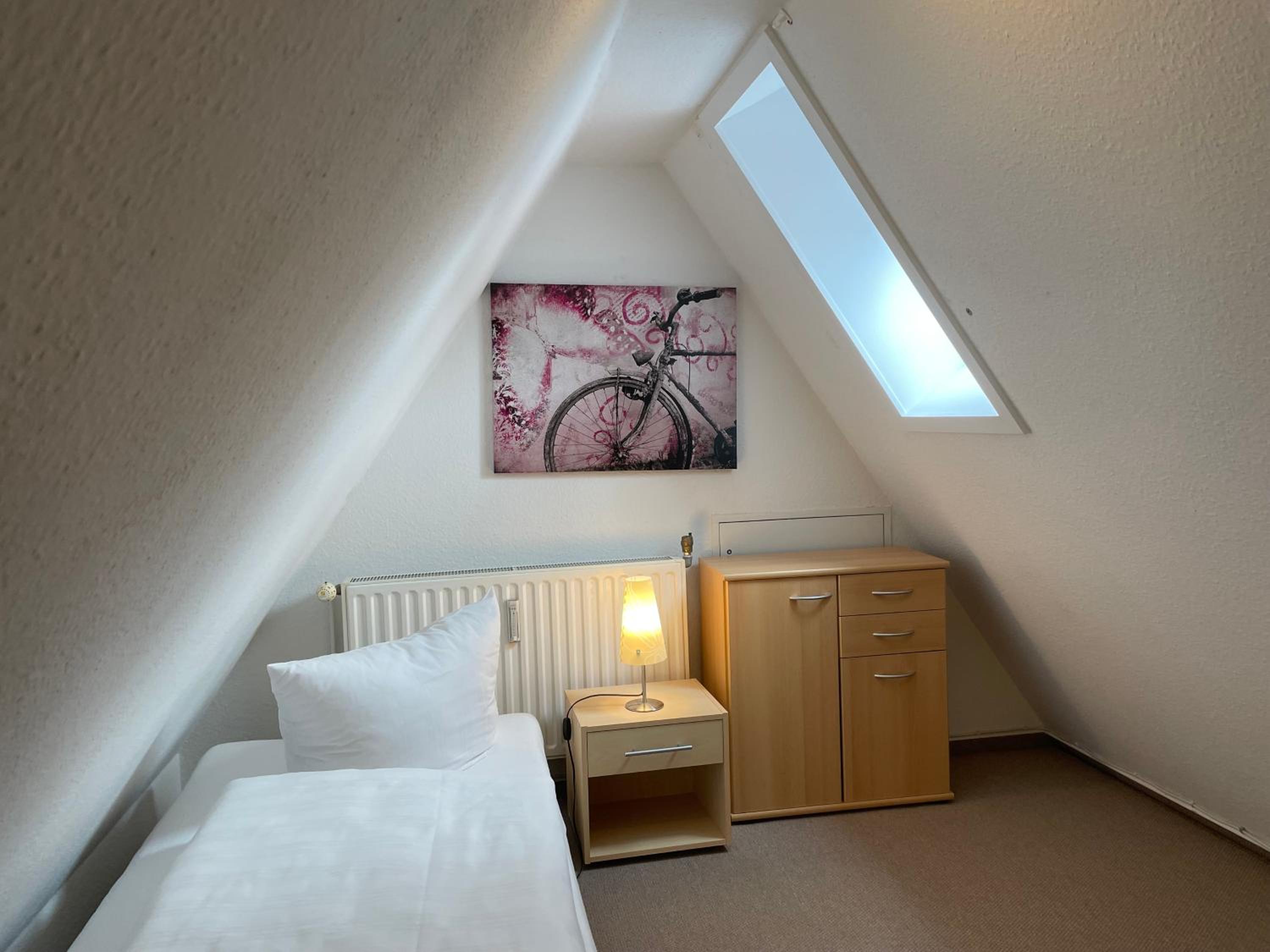 One-Bedroom Apartment with Balcony - 2 photo 2