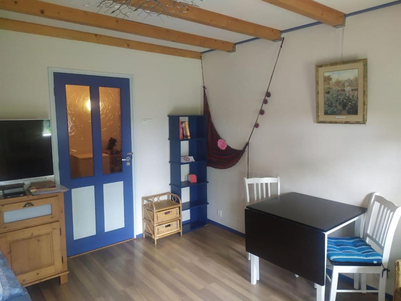 One-Bedroom Apartment - Photo 6