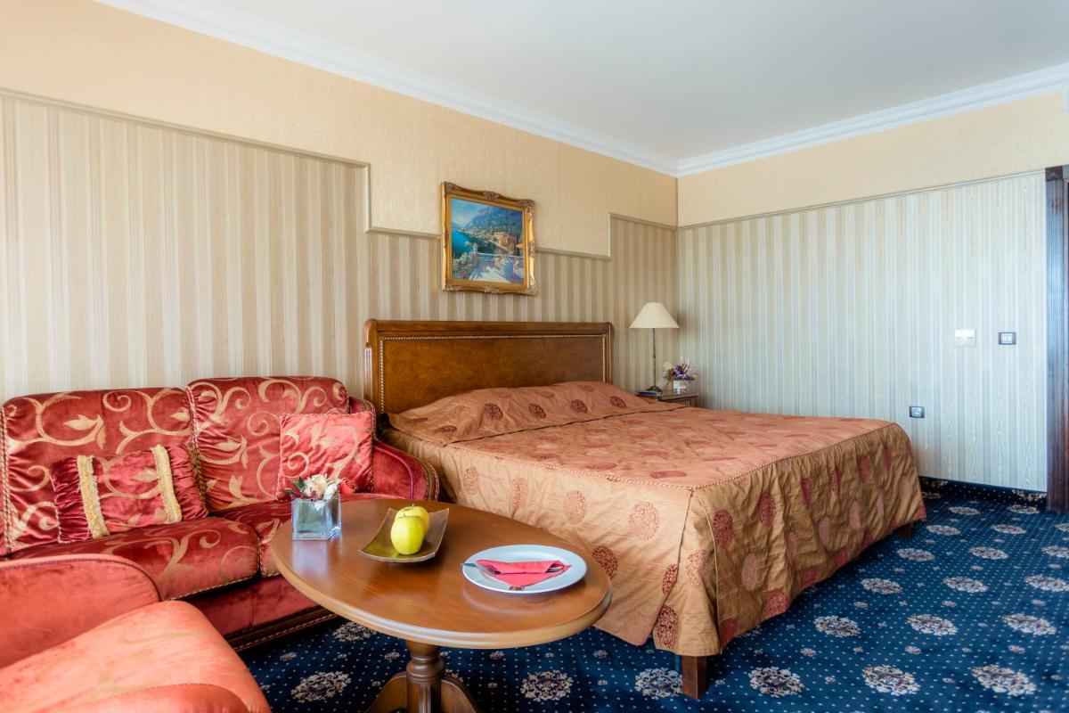 Family Room with Sea View - Photo 3