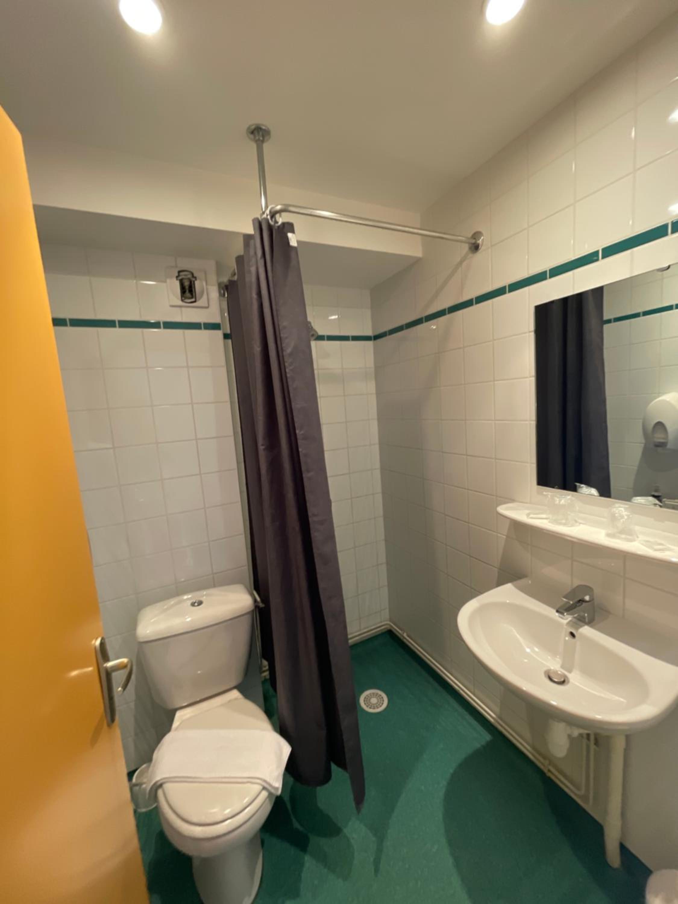 Double Room - Photo 10
