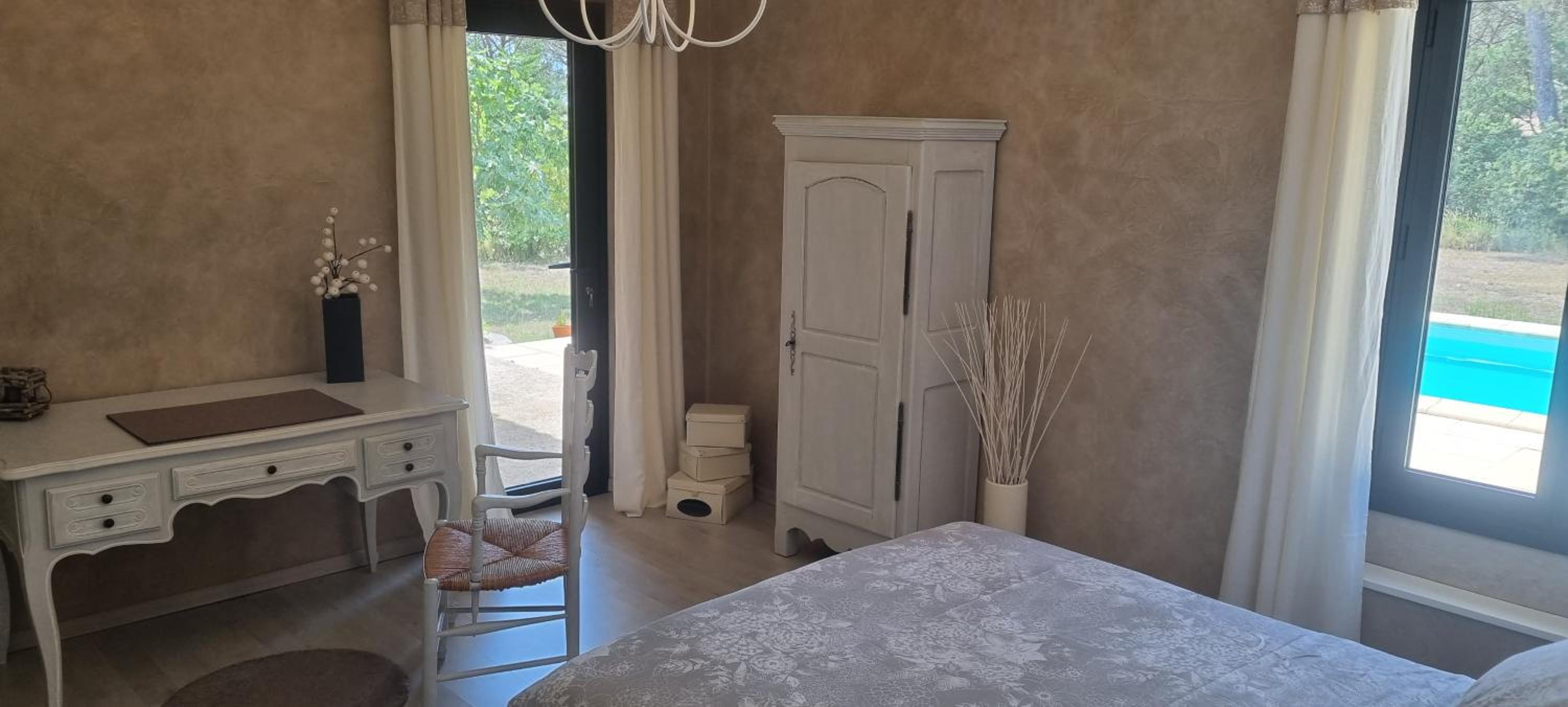 Queen Room photo 1