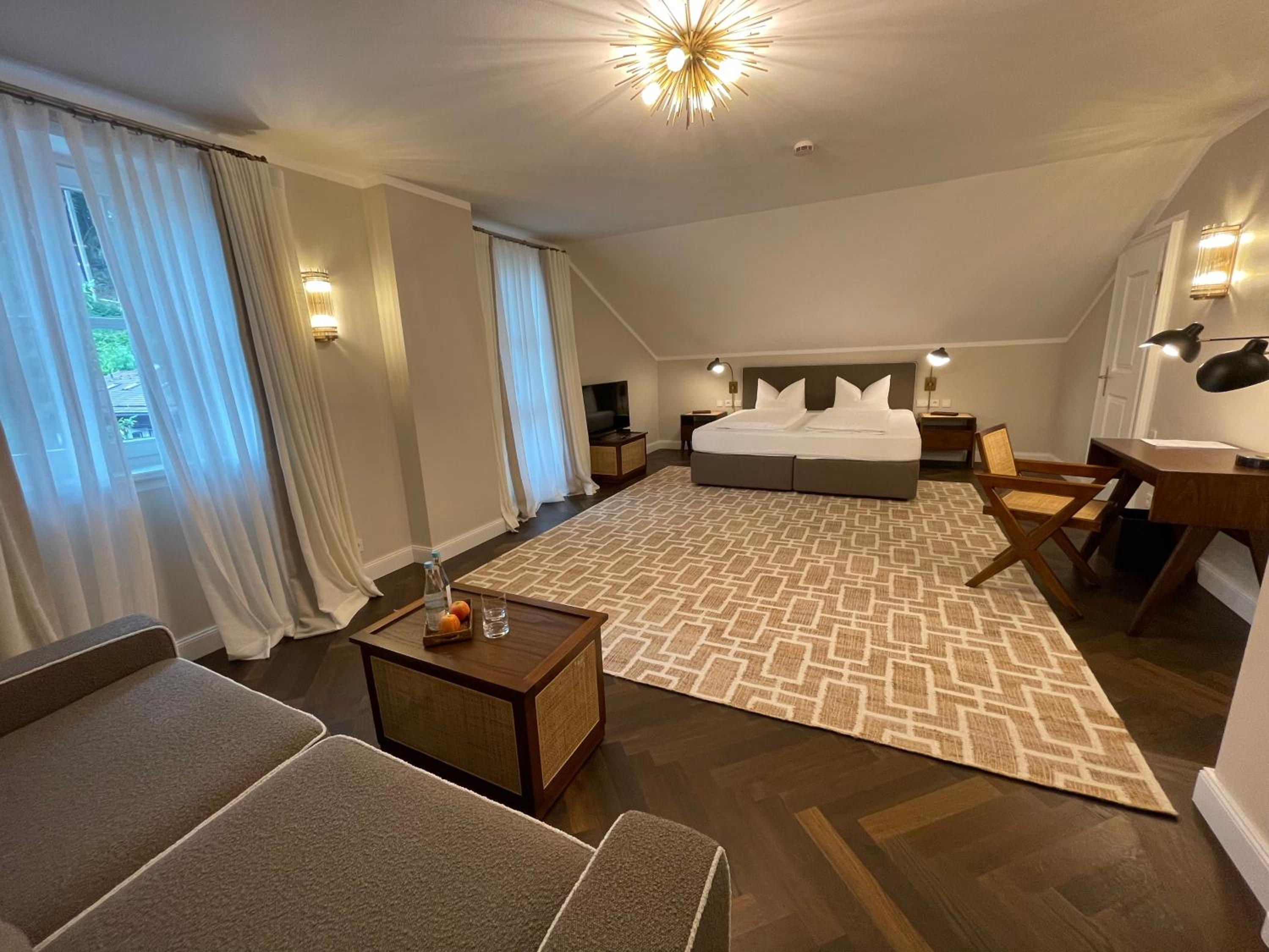 Junior Suite with Balcony photo 3