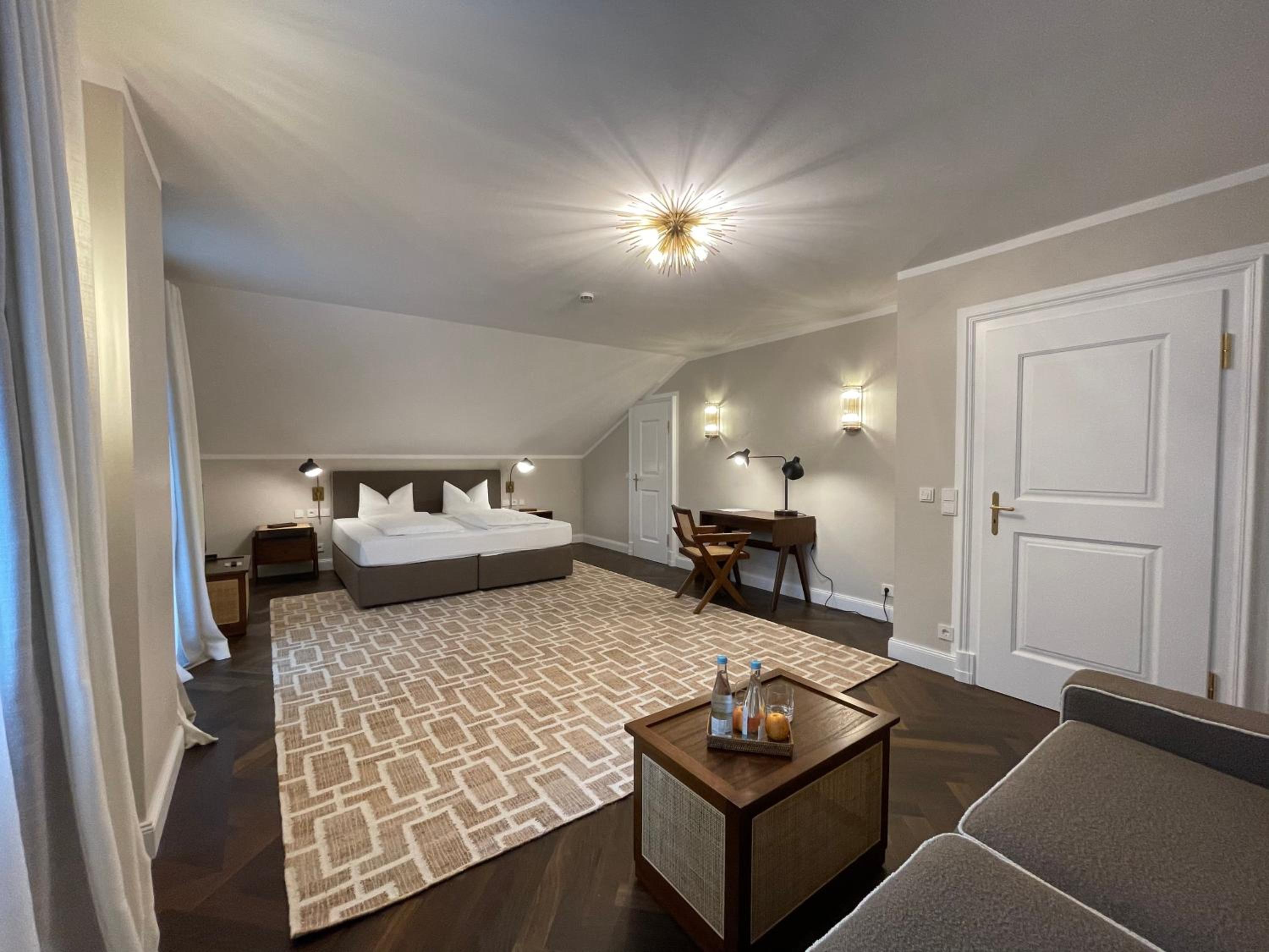 Junior Suite with Balcony photo 1