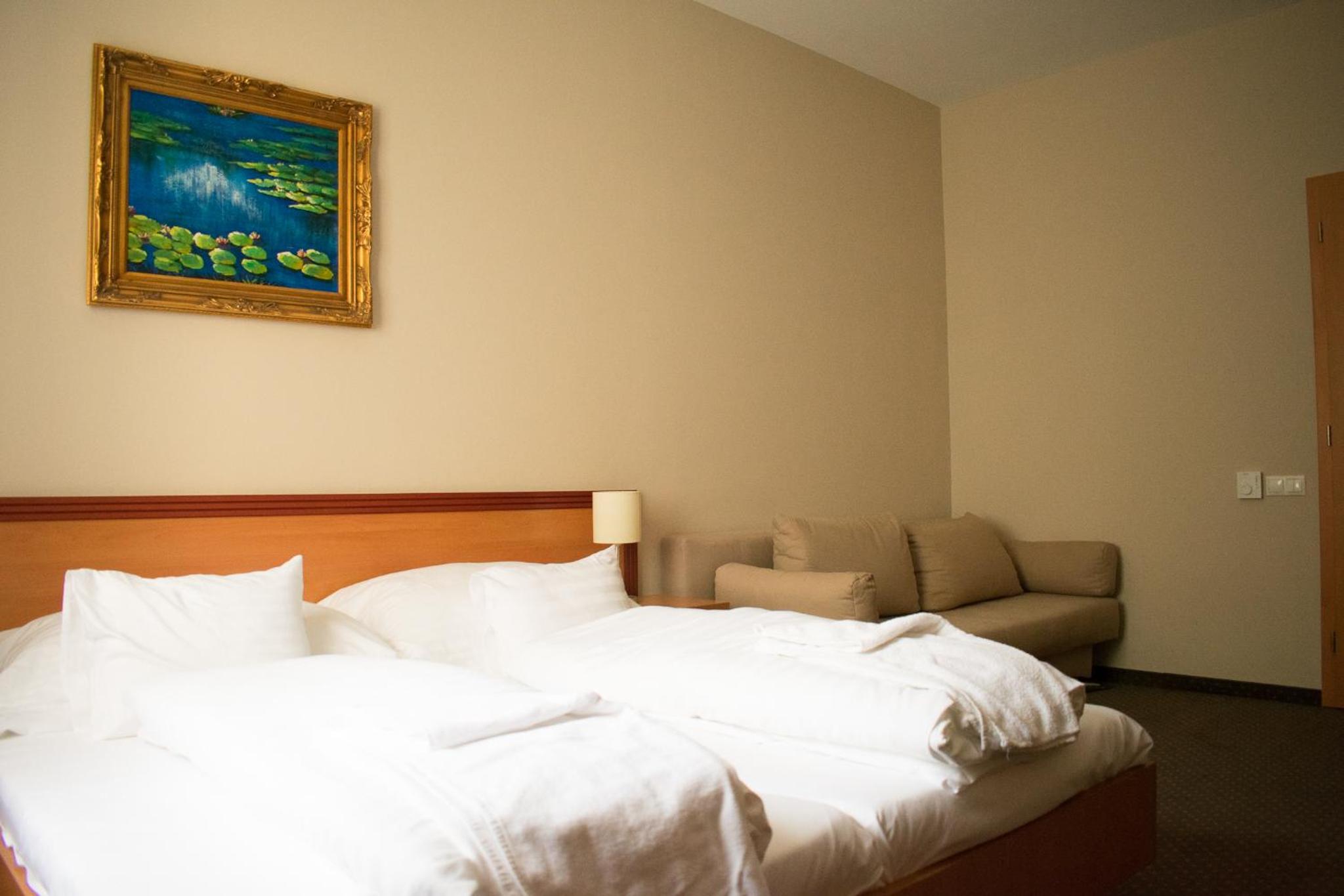 Double Room - Disability Access photo 2
