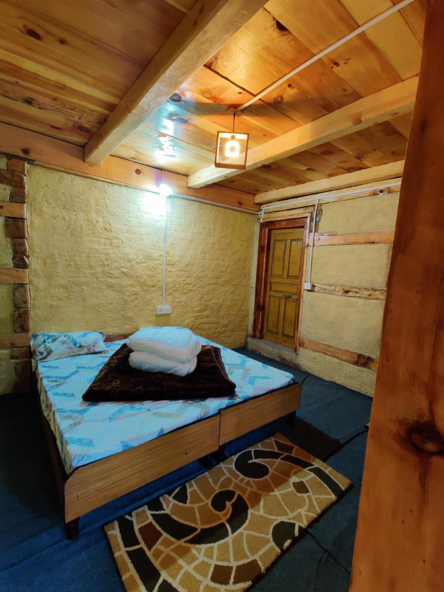 Double Room with Private Bathroom - Photo 8