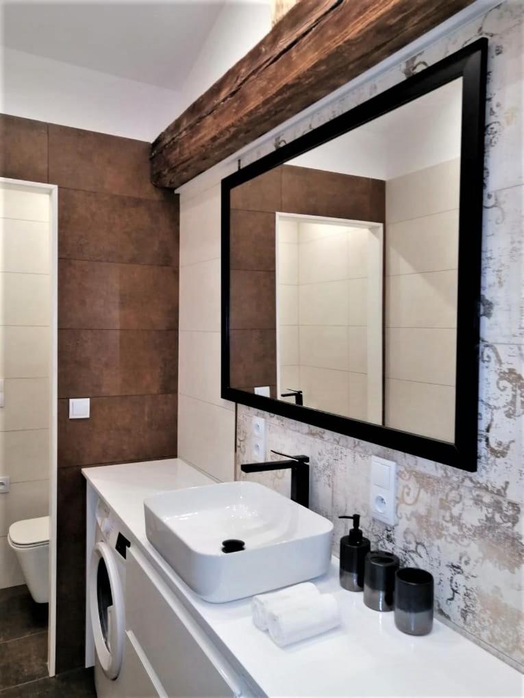 Apartment with Balcony - Photo 21