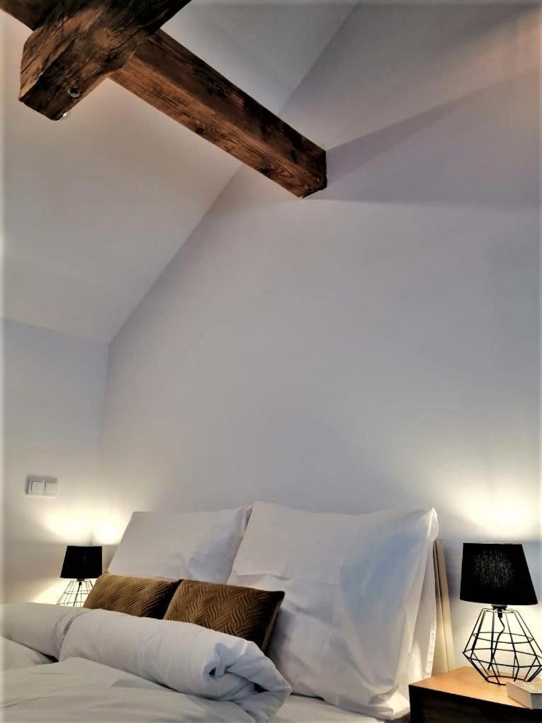 Apartment with Balcony - Photo 10